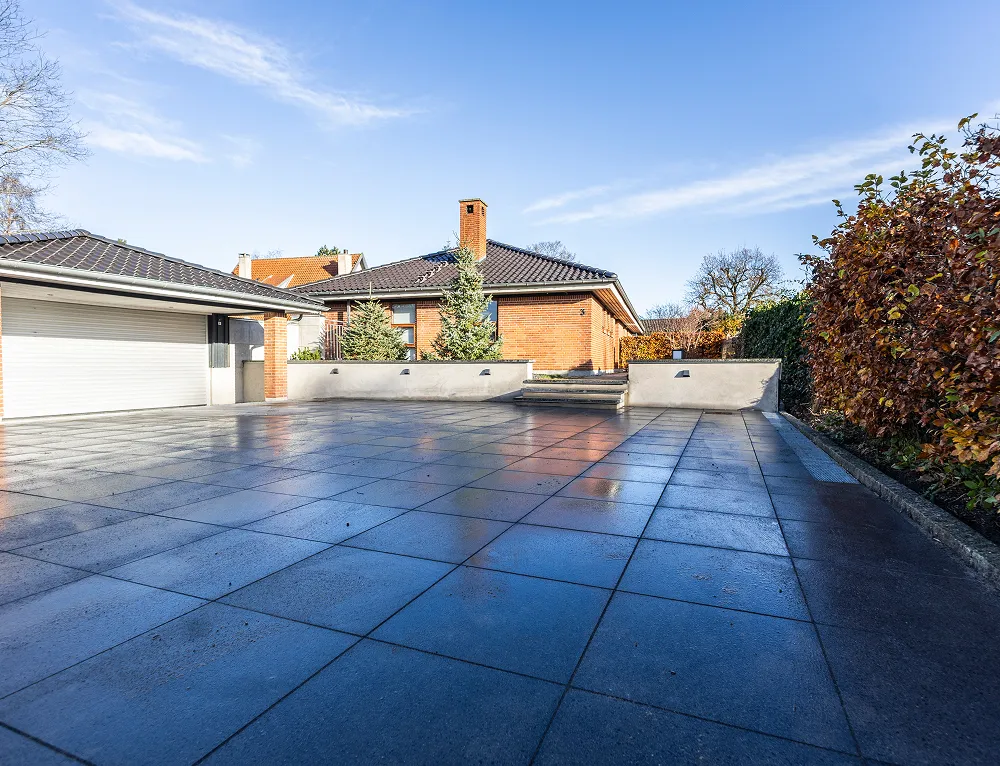 Brolægning af indkørsel