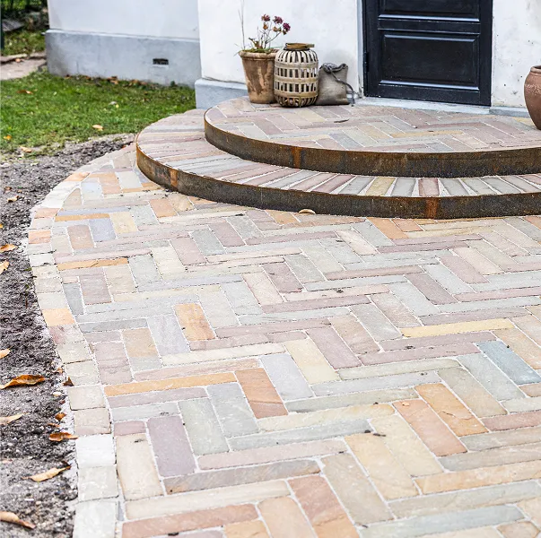 Sildebensmønster med natursten