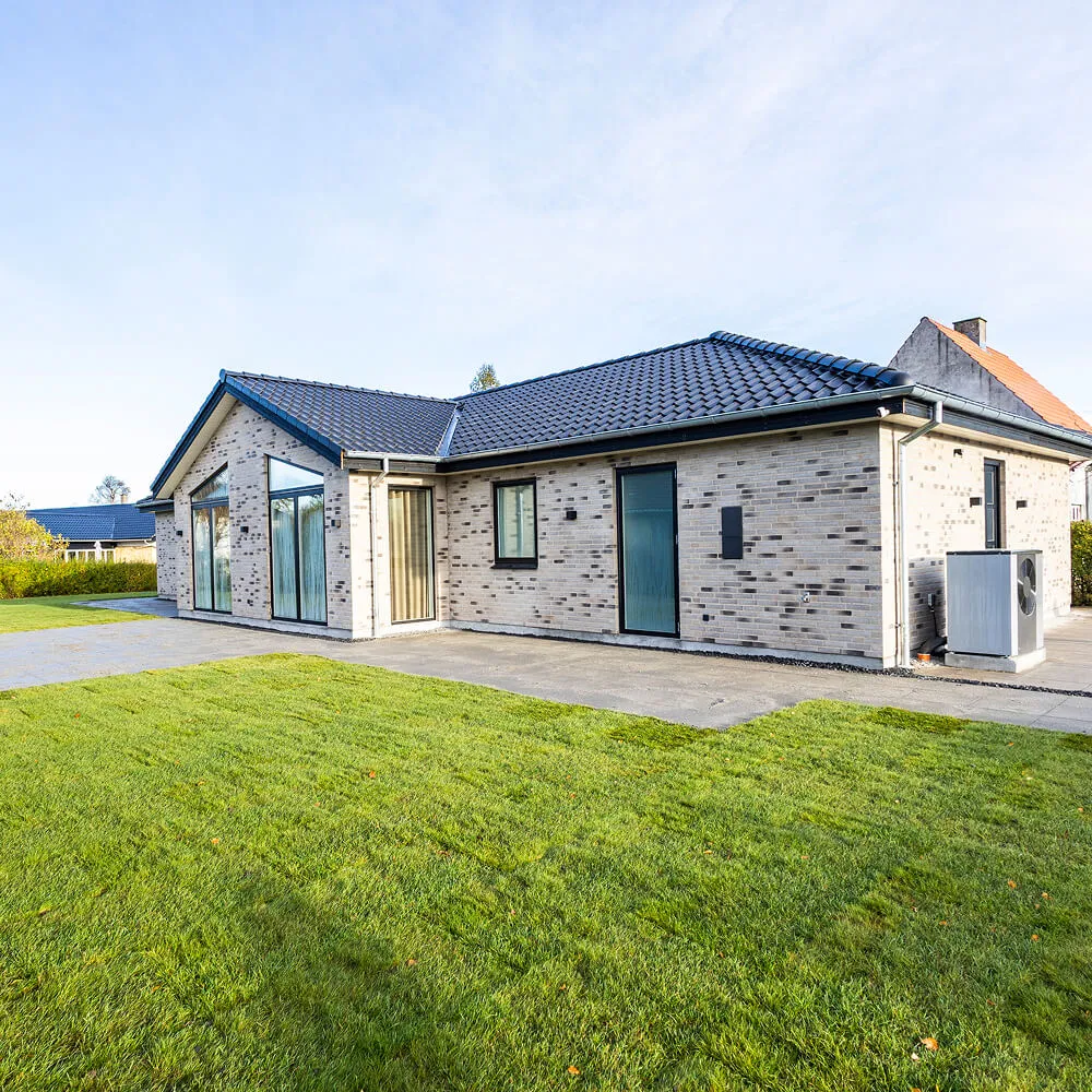 Komplet nyanlagt have og indkørsel til moderne nybyggeri i Brøndby.