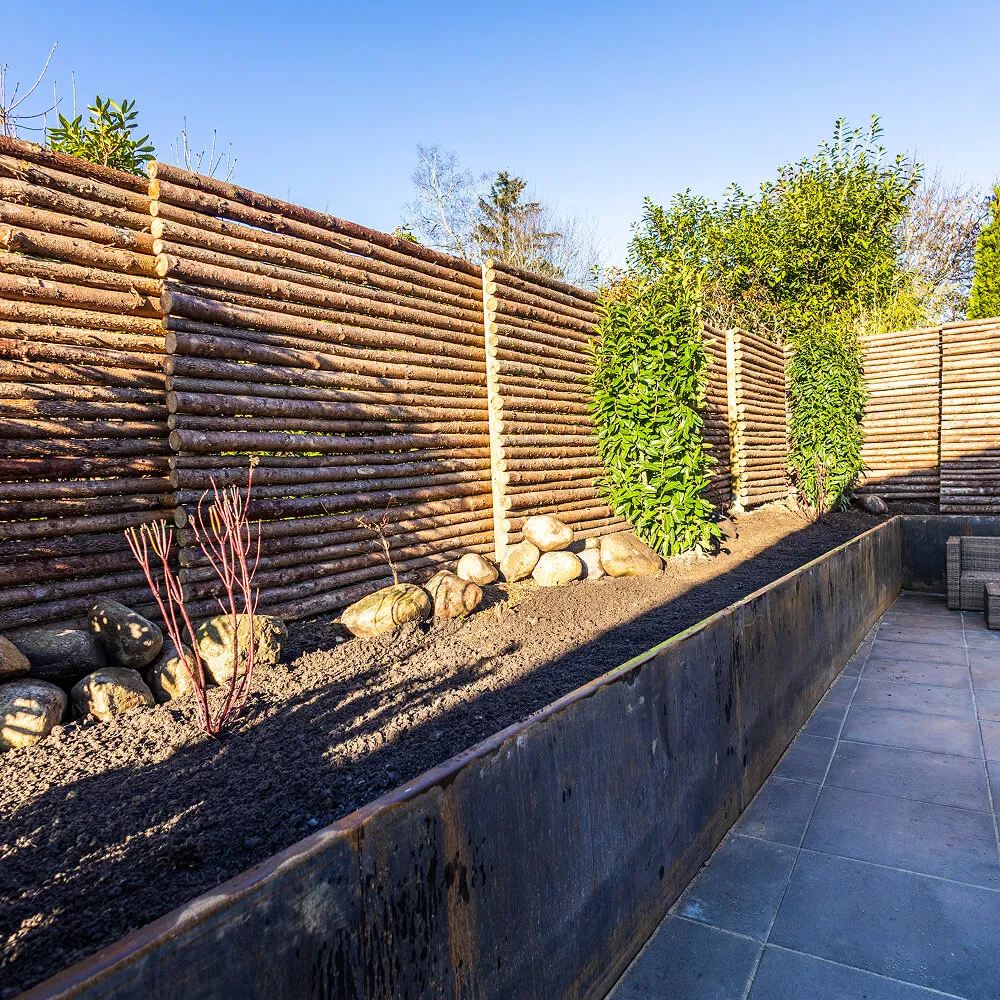 Højbed lavet med cortenstål