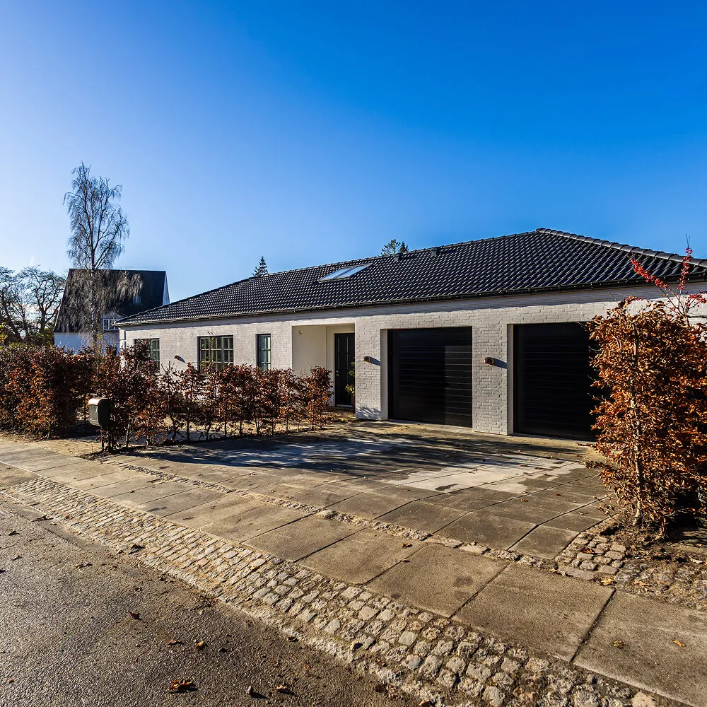 Brolægning af indkørslen