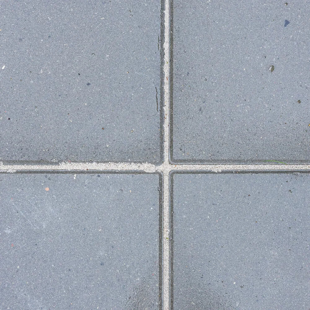 Nærbillede af den jævne og lukkede fuge.