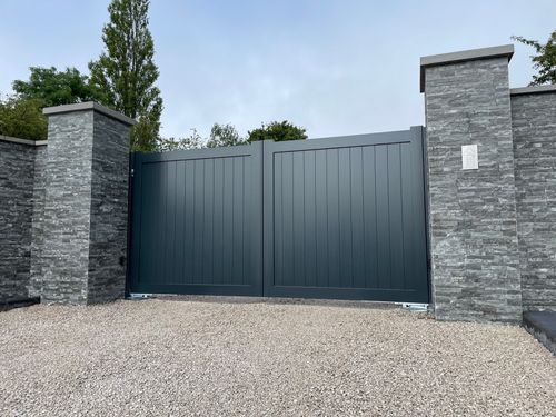 The Clifton automatic aluminium gate