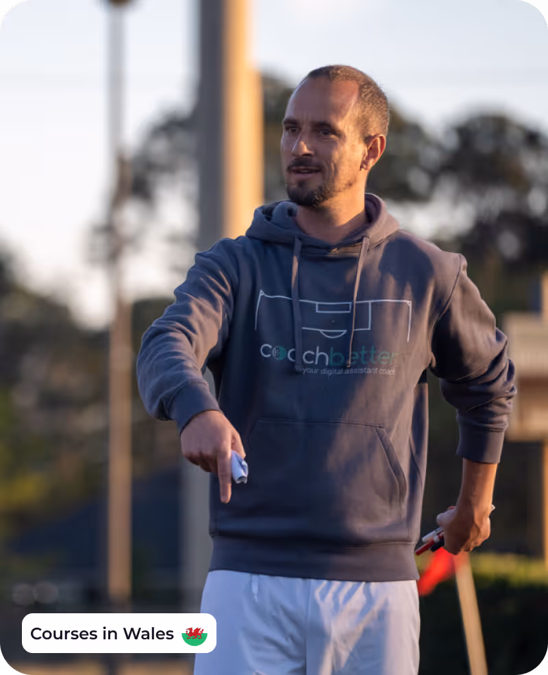 Ein Profi-Fußballtrainer aus dem Coachbetter Team, der amerikanische Coaches ausbildet
