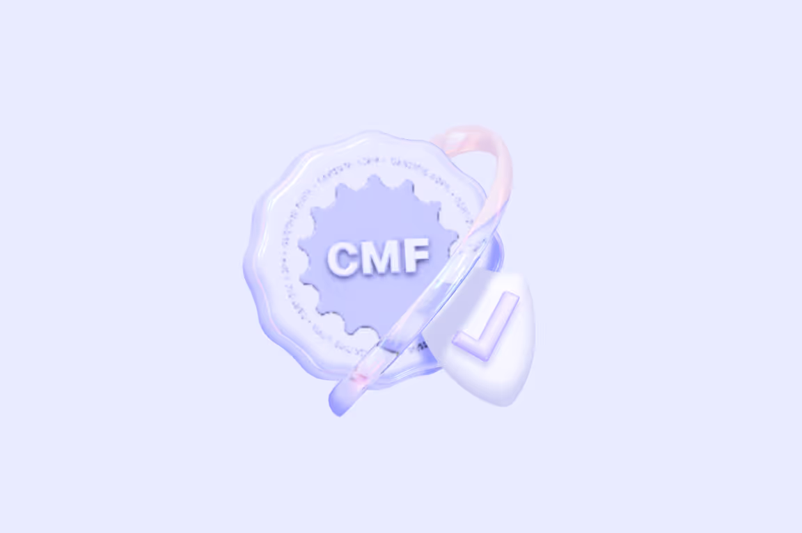 Sceau violet avec les lettres CMF au centre, entouré d'un ruban et d'un bouclier avec une coche.