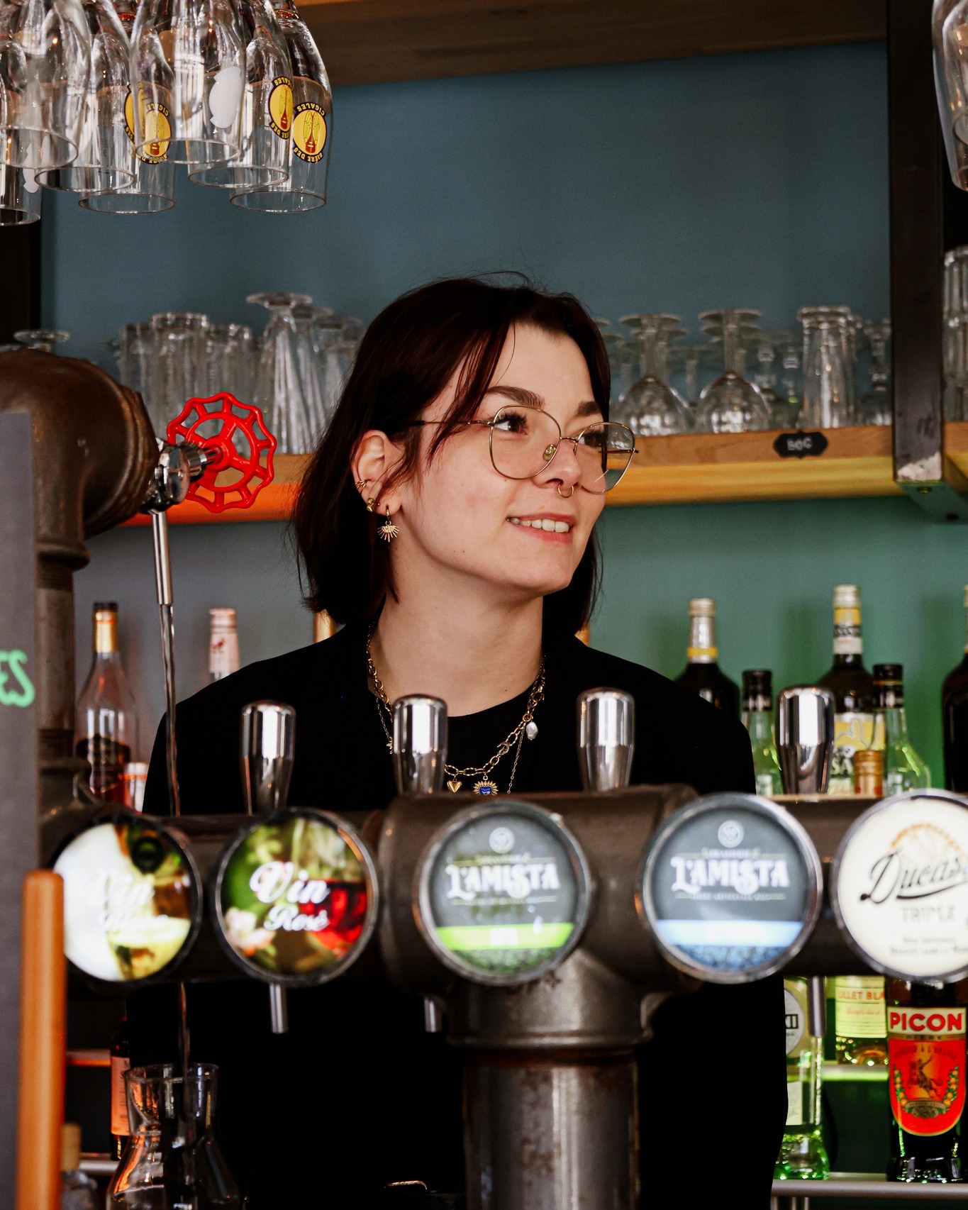 photo barmaid gonzague