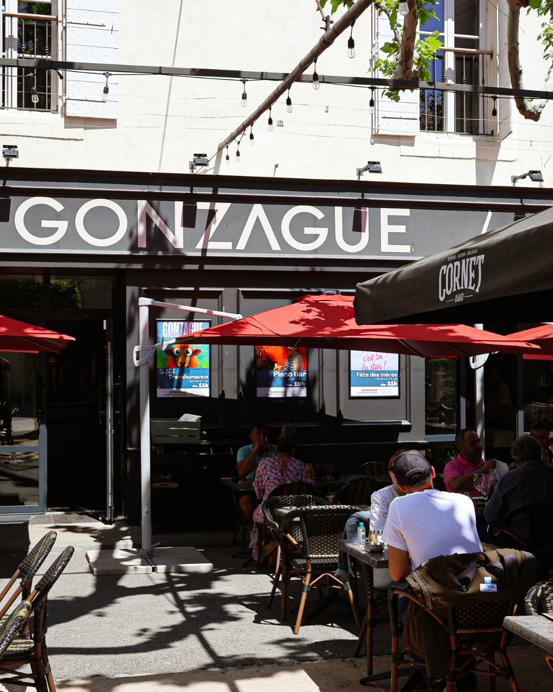 terrasse et devanture du Gonzague