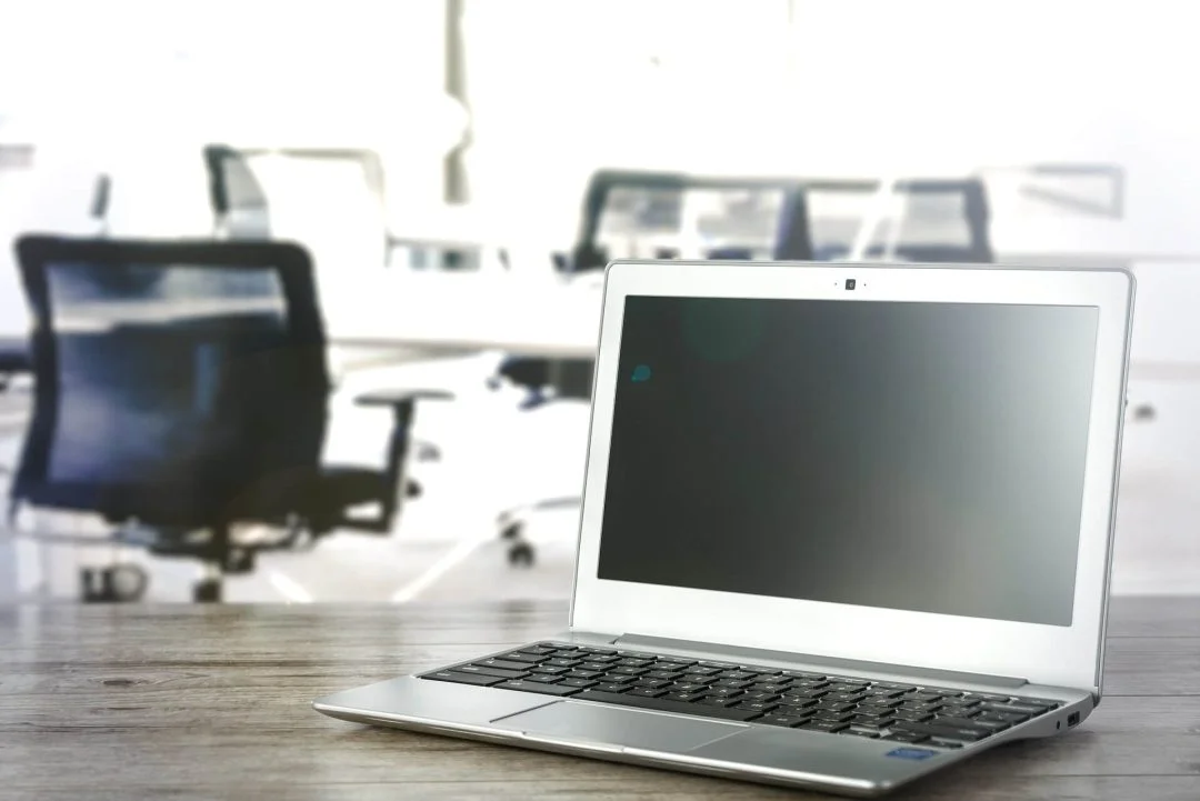 laptop-in-the-office-1967479_1920