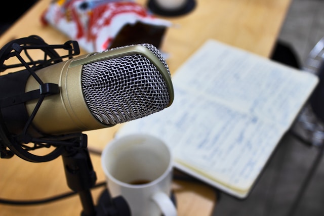 Construire une stratégie de podcast multicanale : YouTube, Spotify, LinkedIn…