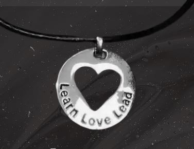שרשרת לב LEARN LOVE LEAD