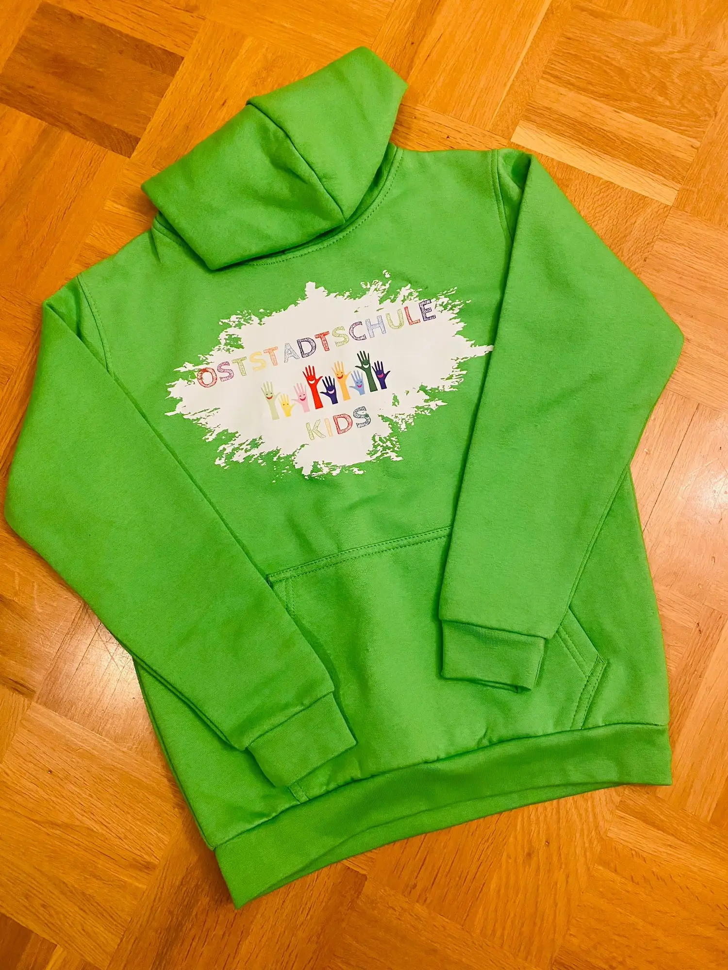 Neue Schulpullover für unsere Schüler:innen