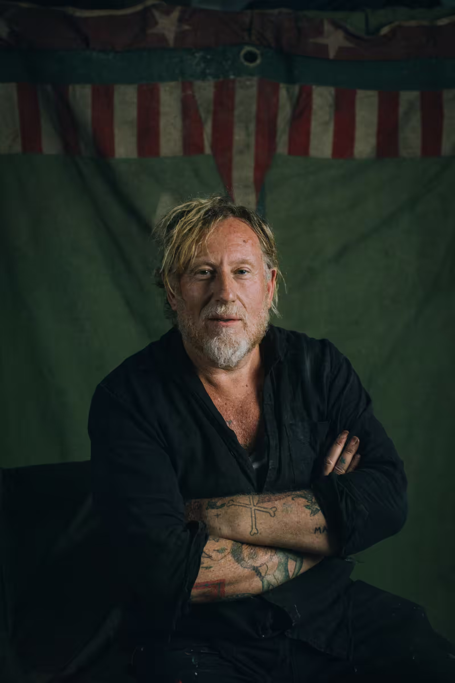 Portrait of David Bromley crossing his arms.