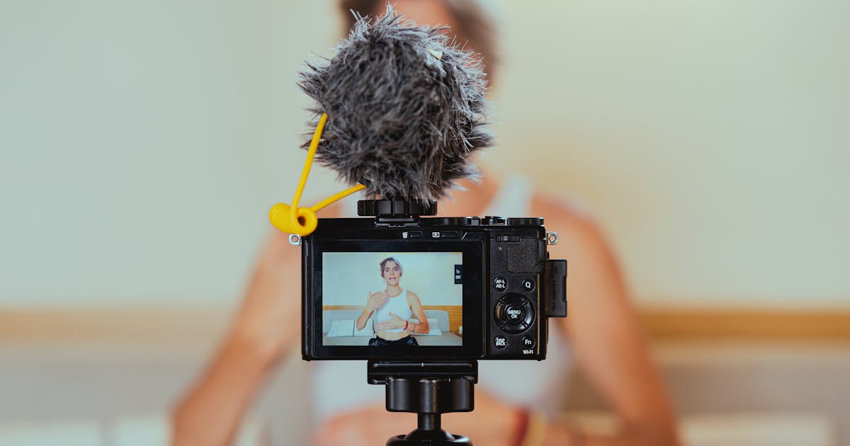 LinkedIn déploie une refonte de son algorithme basée sur l'intelligence artificielle générative et les LLM (Large Language Models). 