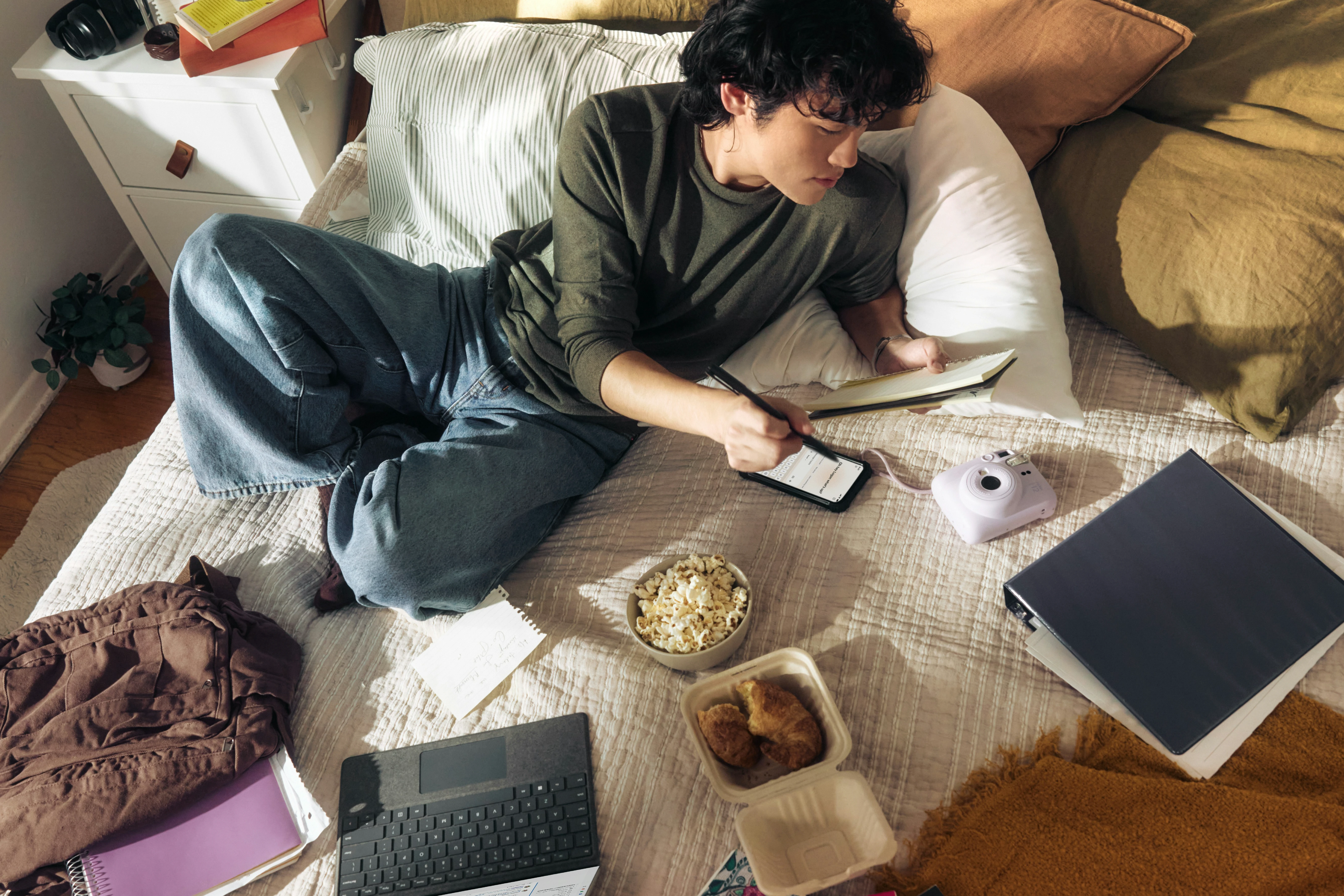 Une nouvelle étude menée par la plateforme de recherche Suzy pour Snapchat révèle un fait surprenant : les utilisateurs de Snapchat voyagent plus que les autres