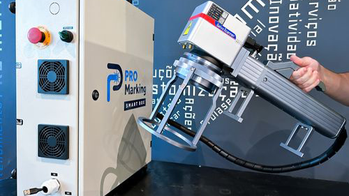 imagem de máquina de gravação a laser portátil