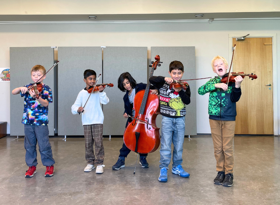 Skolen hvor det er nesten like vanlig å spille i orkester som å spille fotball 