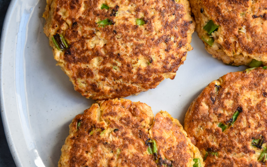 Simple Spicy Salmon Burgers