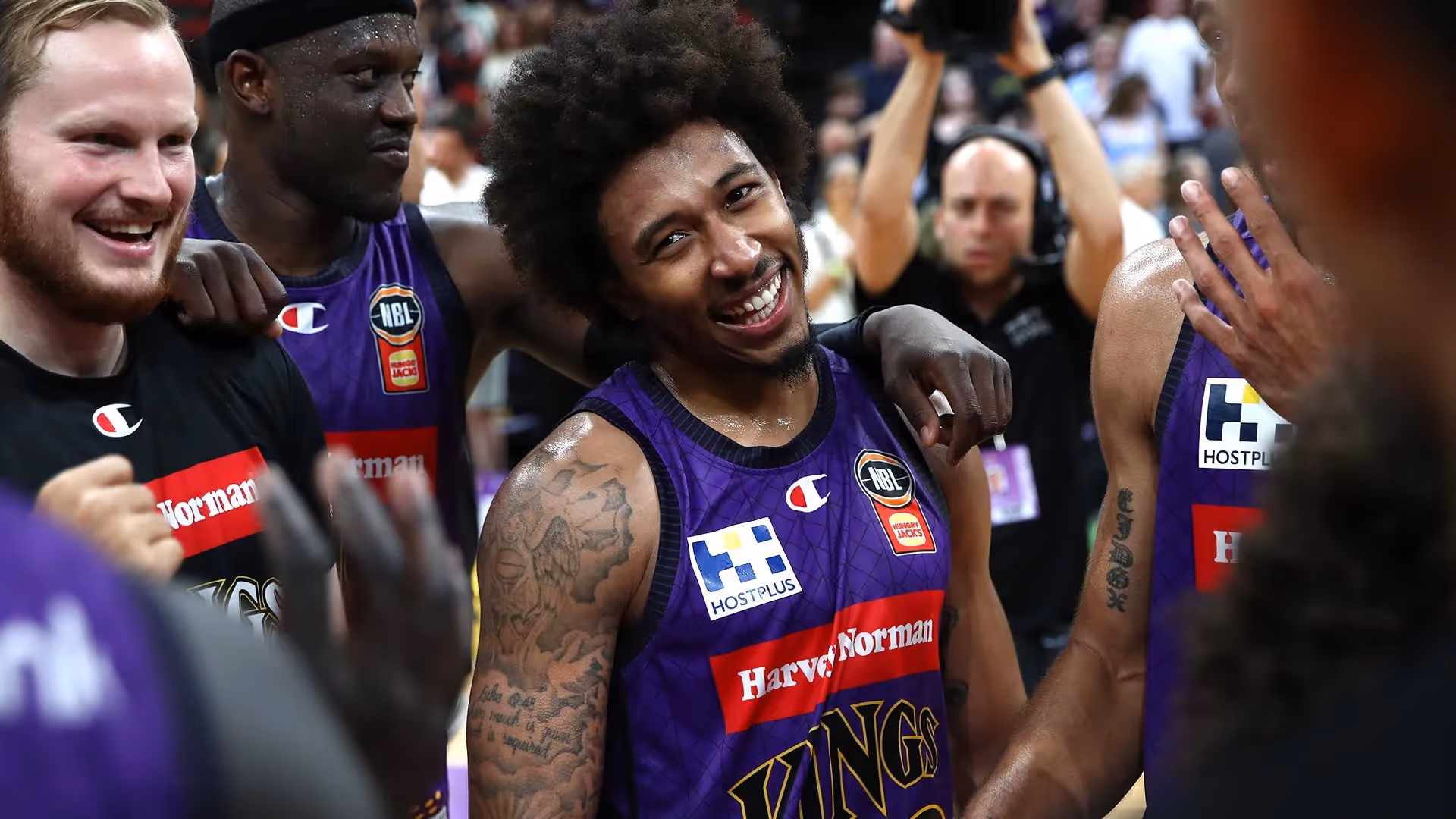 Adams delivers Kings stunning comeback win
