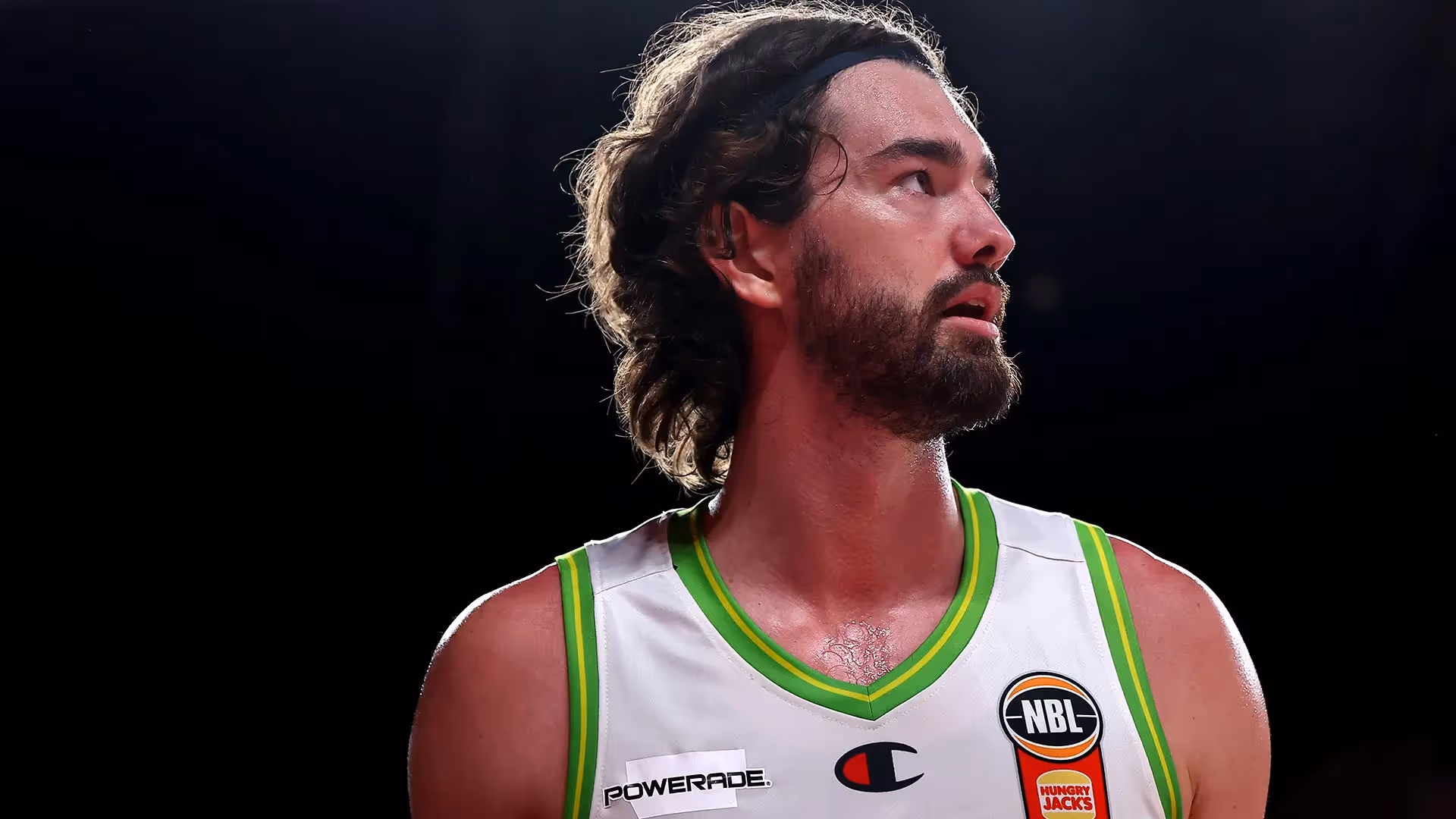 Phoenix soar to snap Hawks winning run