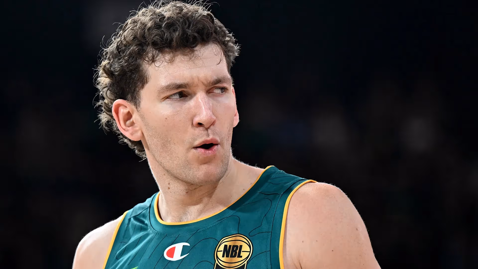Magnay out 6-8 weeks