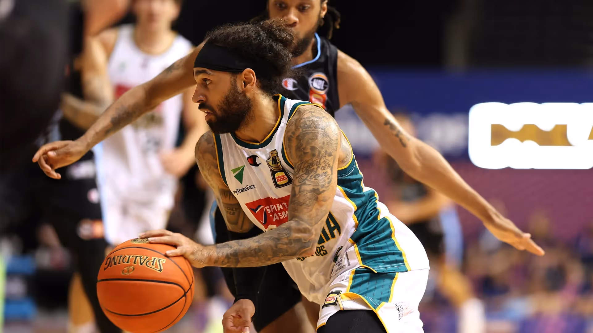 JackJumpers thrash Breakers for fifth straight