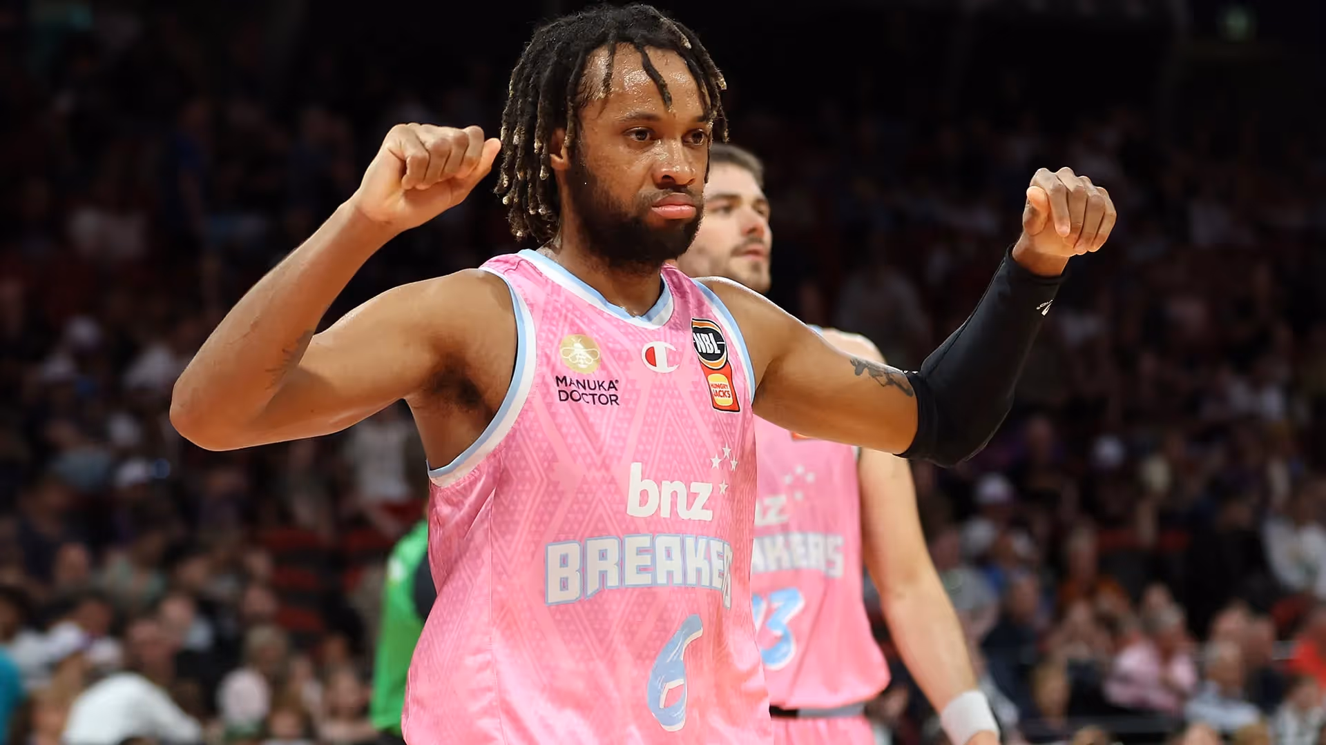 Breakers show huge heart for Sydney win