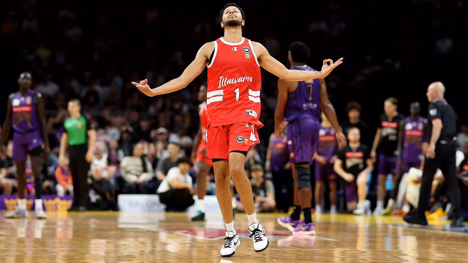 Harvey's big shot sees Hawks beat Kings