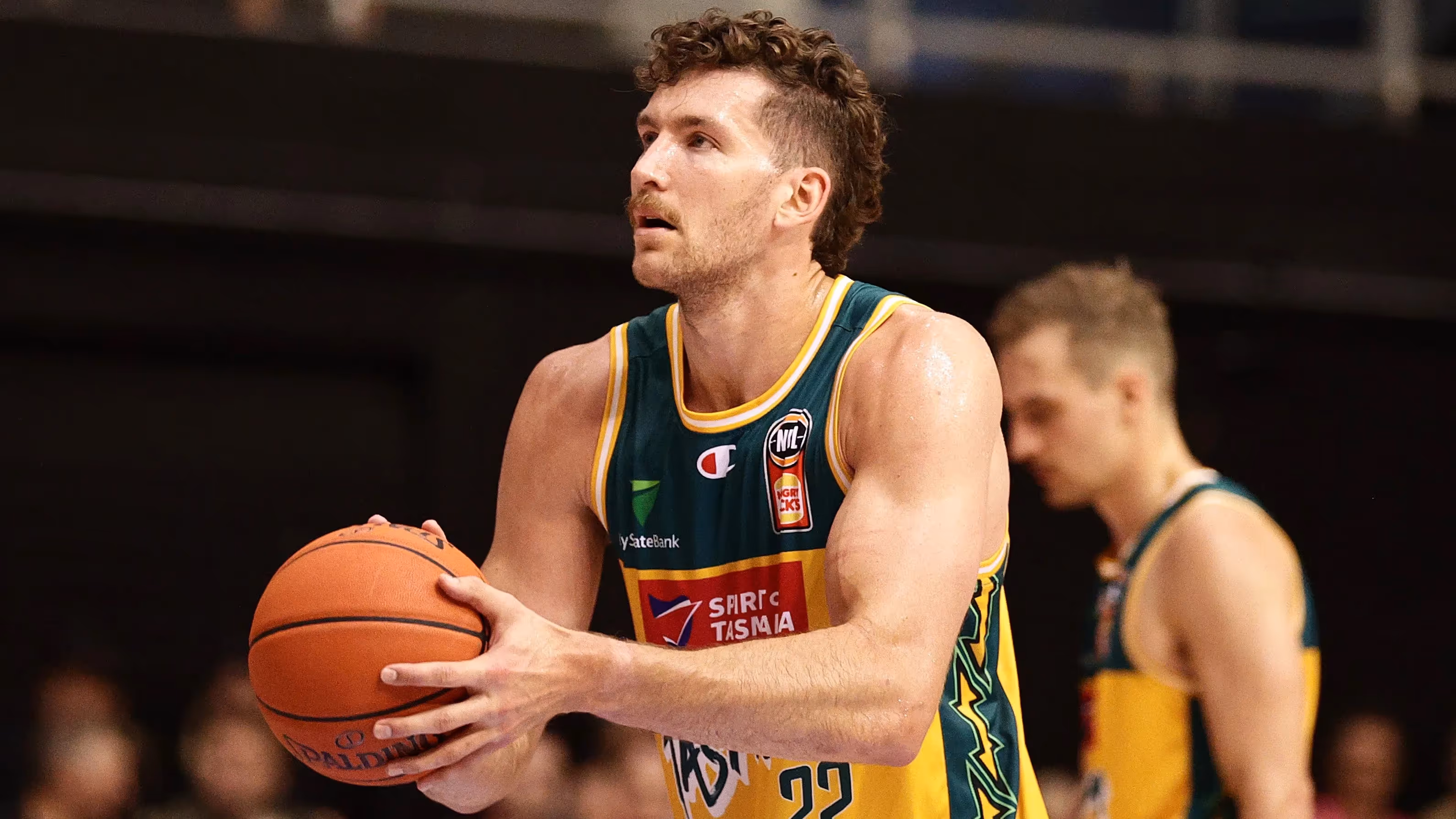 Roth backs Magnay to keep shooting