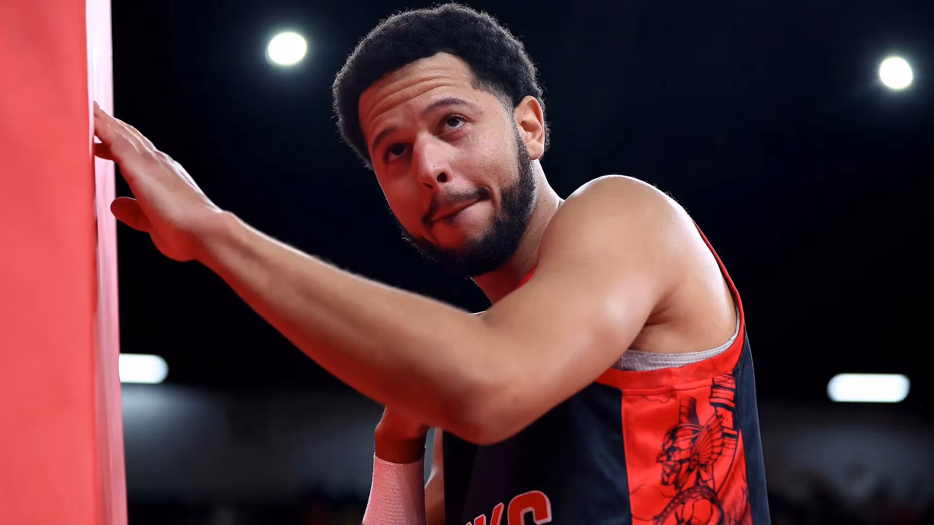 Hawks take full advantage of wounded Phoenix
