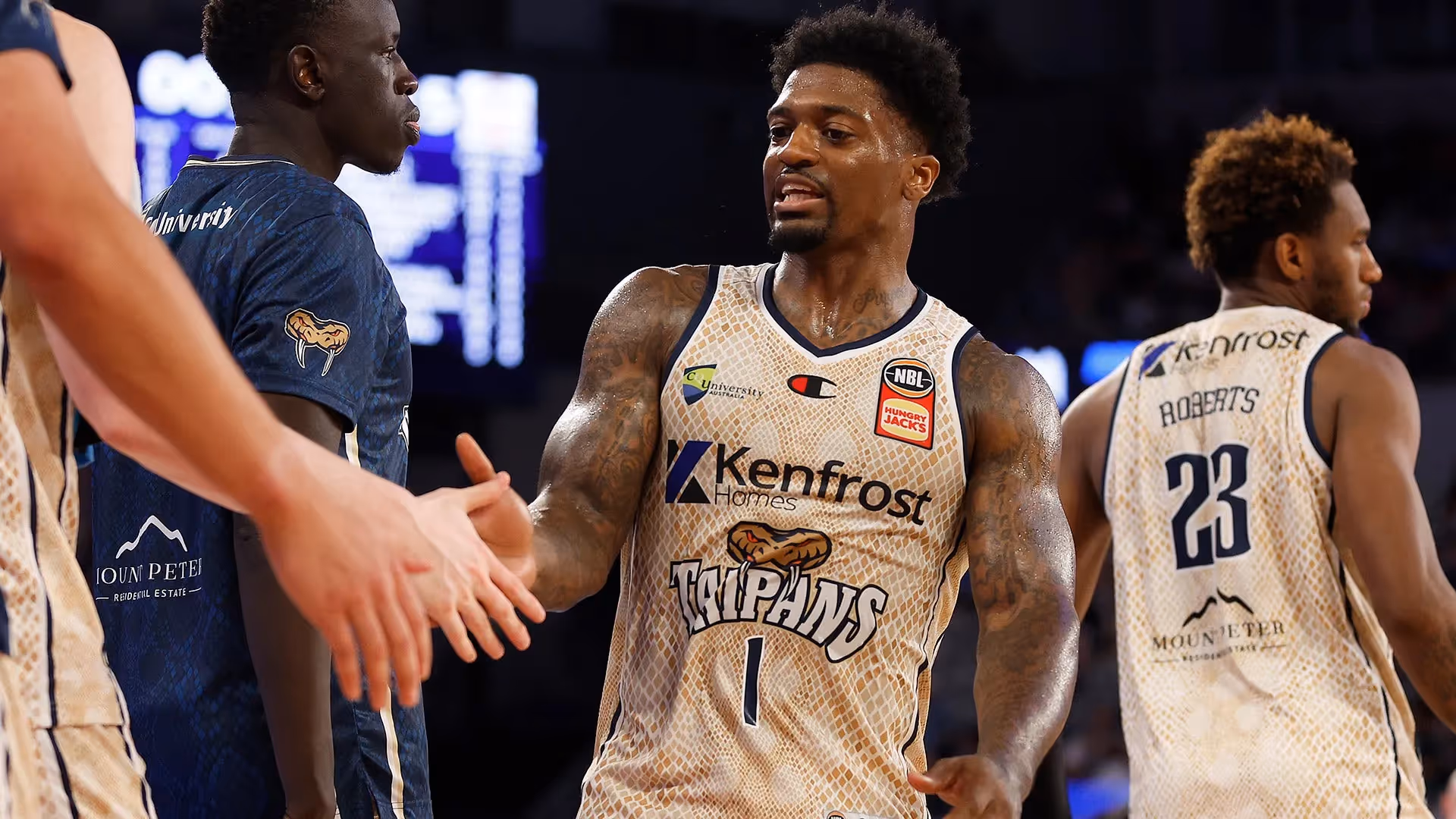 Taipans find offence to shock United on the road