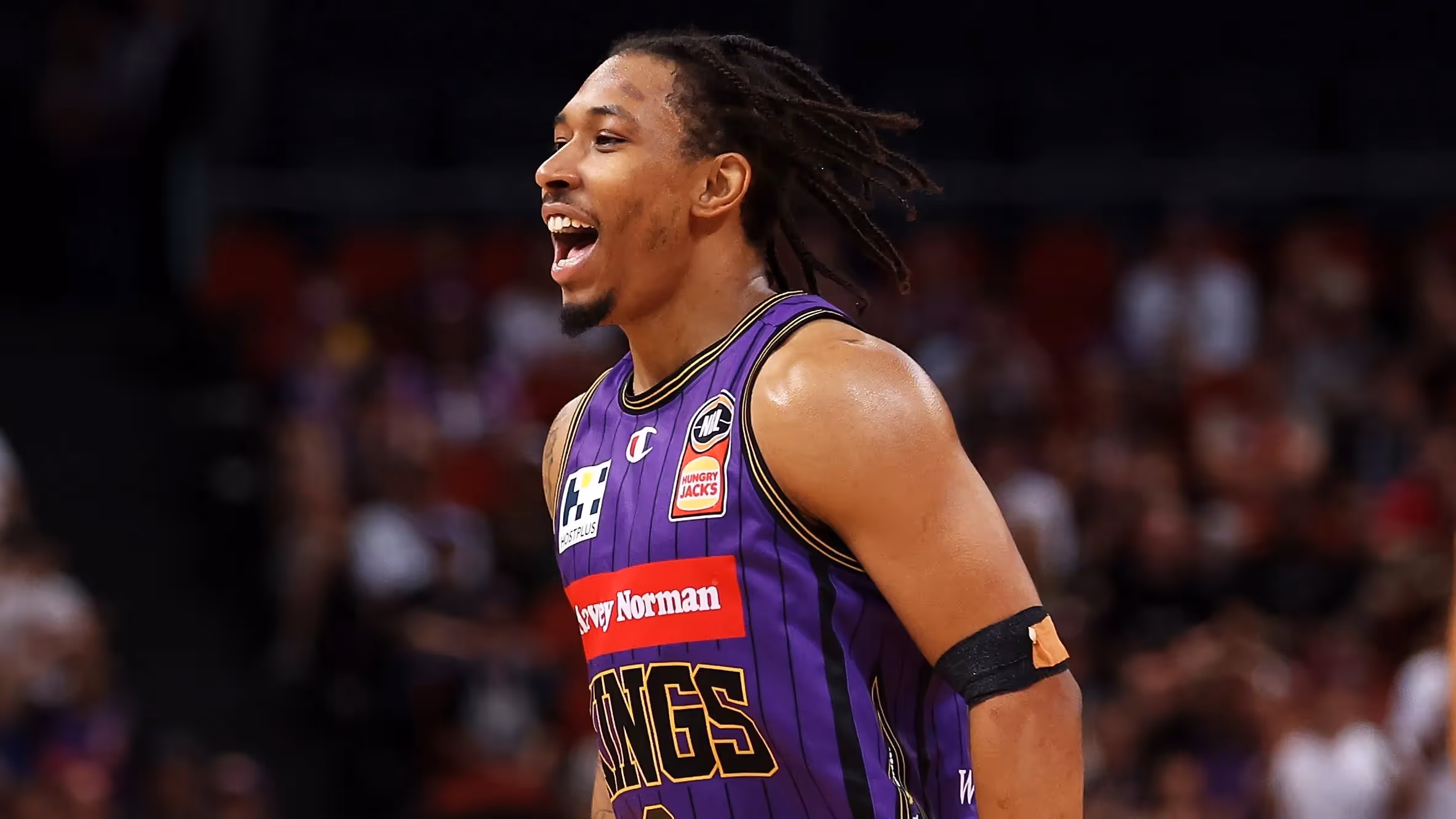 Adams stars in Kings' fightback win over Bullets