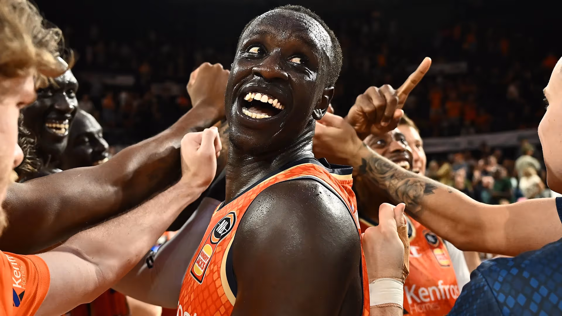Taipans steamroll struggling Hawks