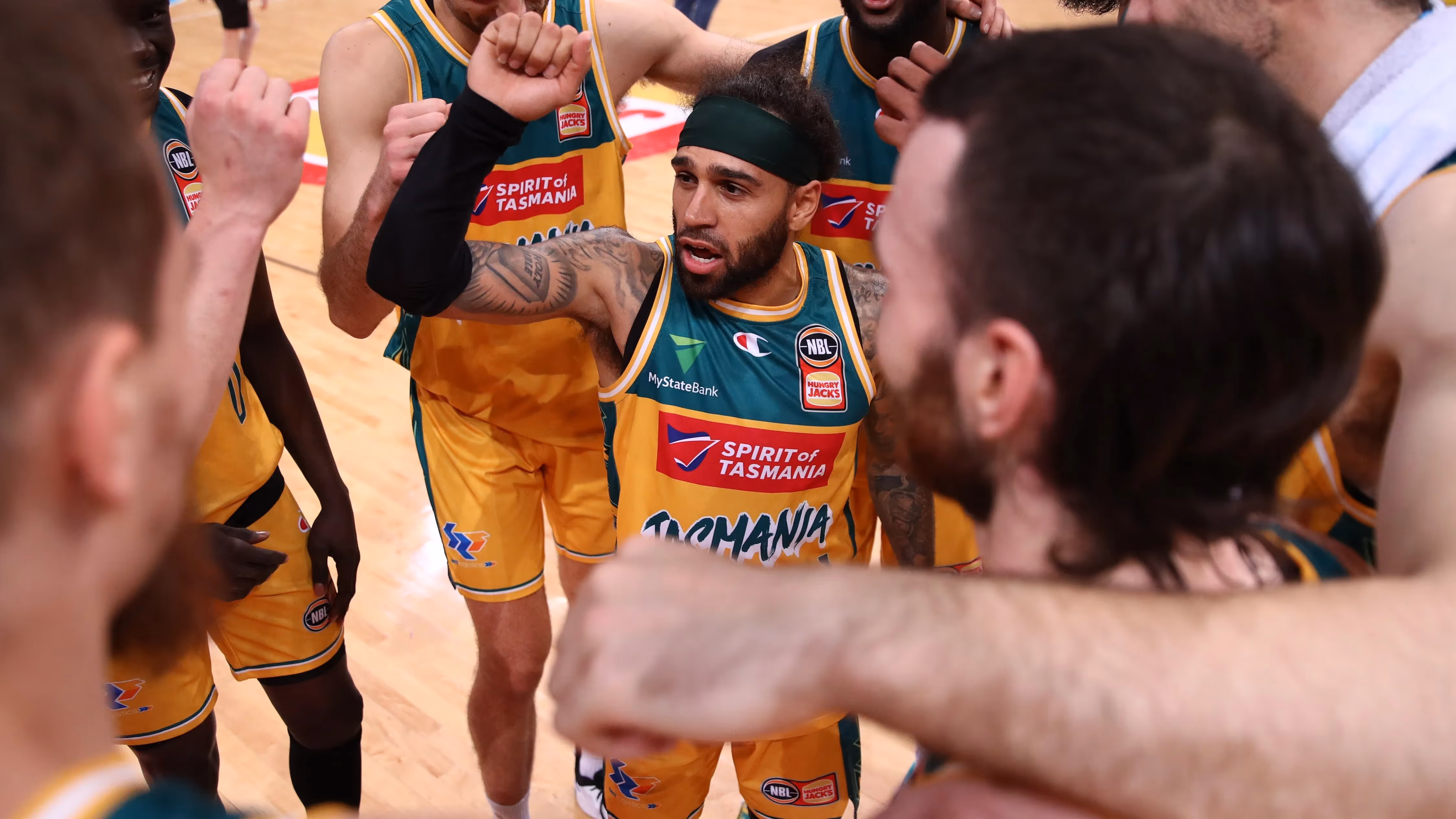 Crawford runs hot as JackJumpers end Kings streak
