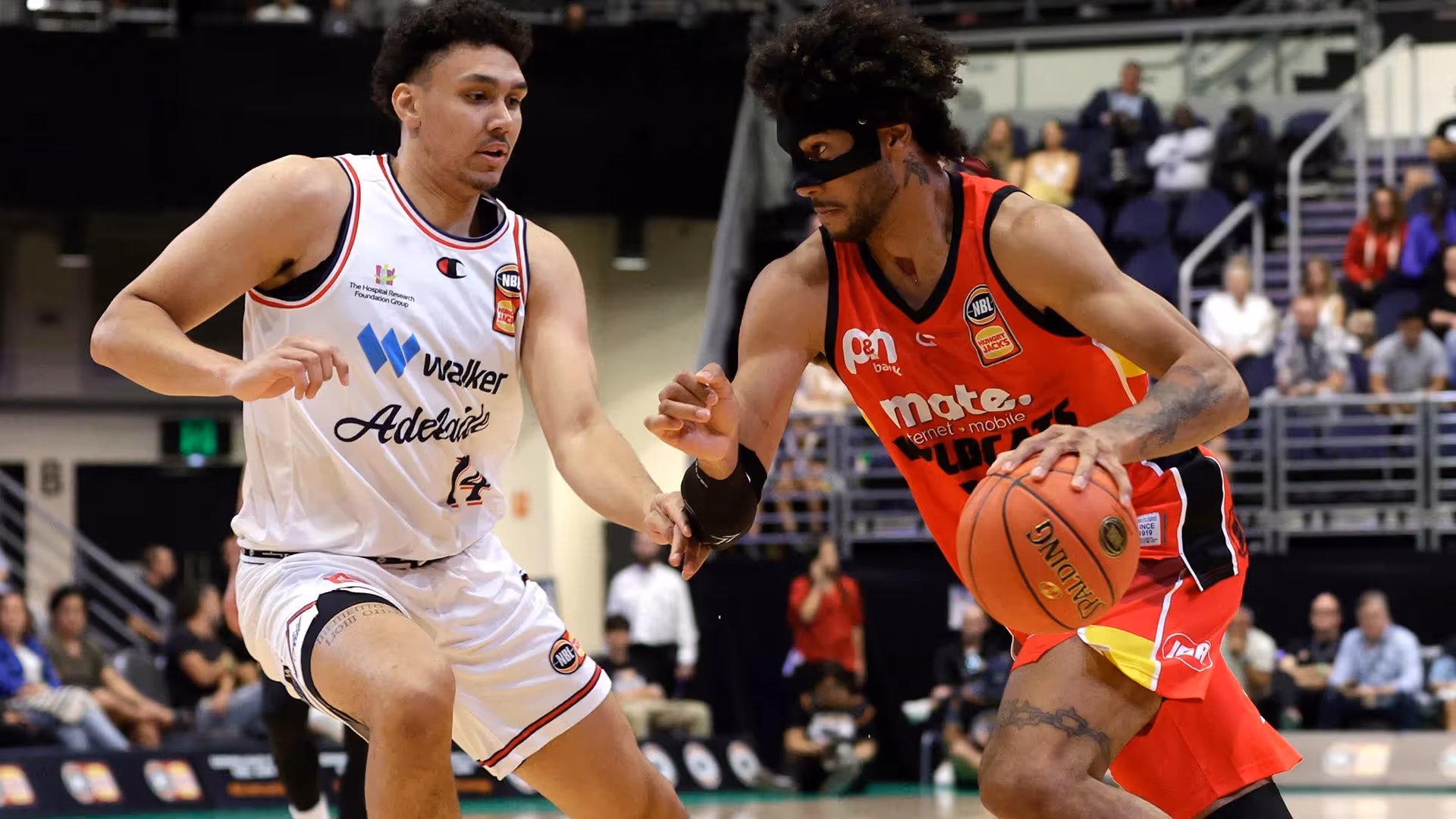 Pinder shines as Wildcats blow away Sixers
