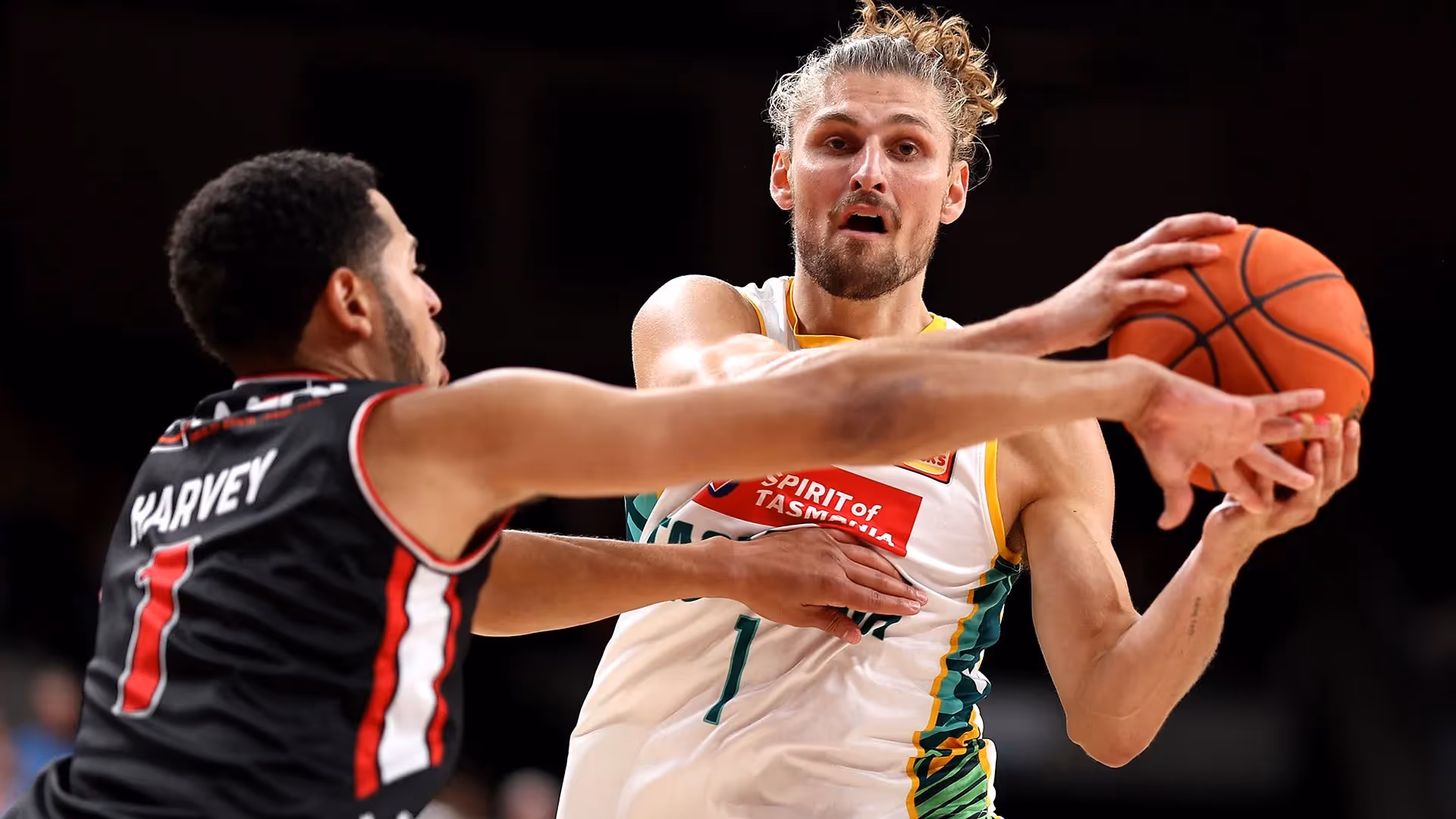 JackJumpers Hammer Hawks to Lock in Fourth