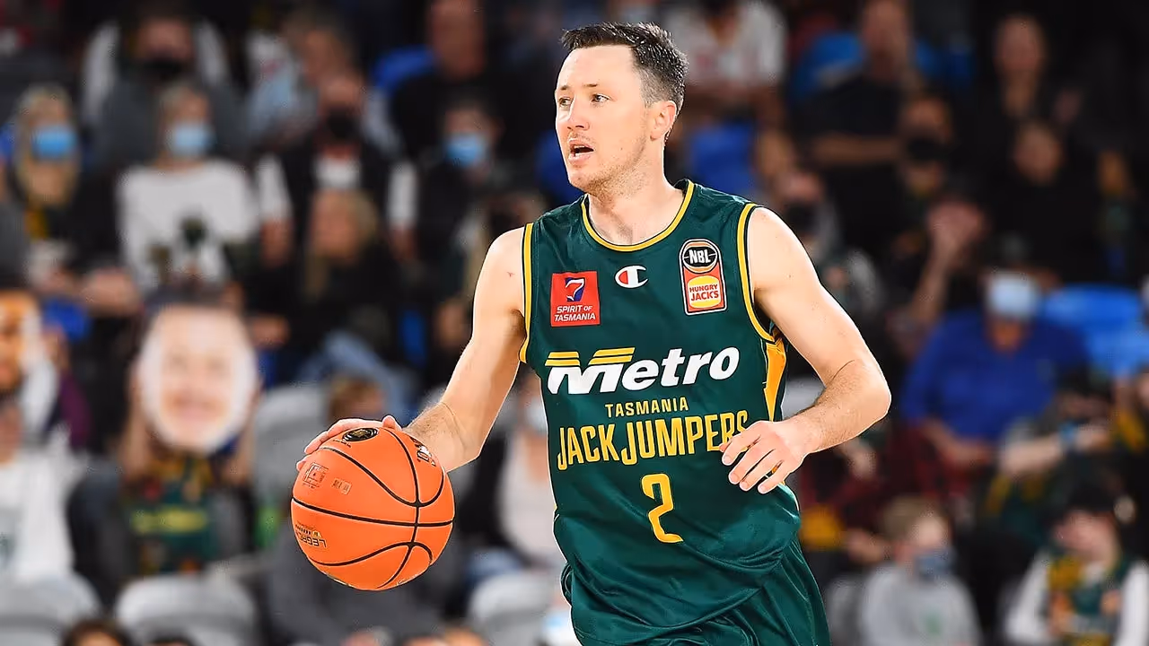 Magette Re-Signs with JackJumpers