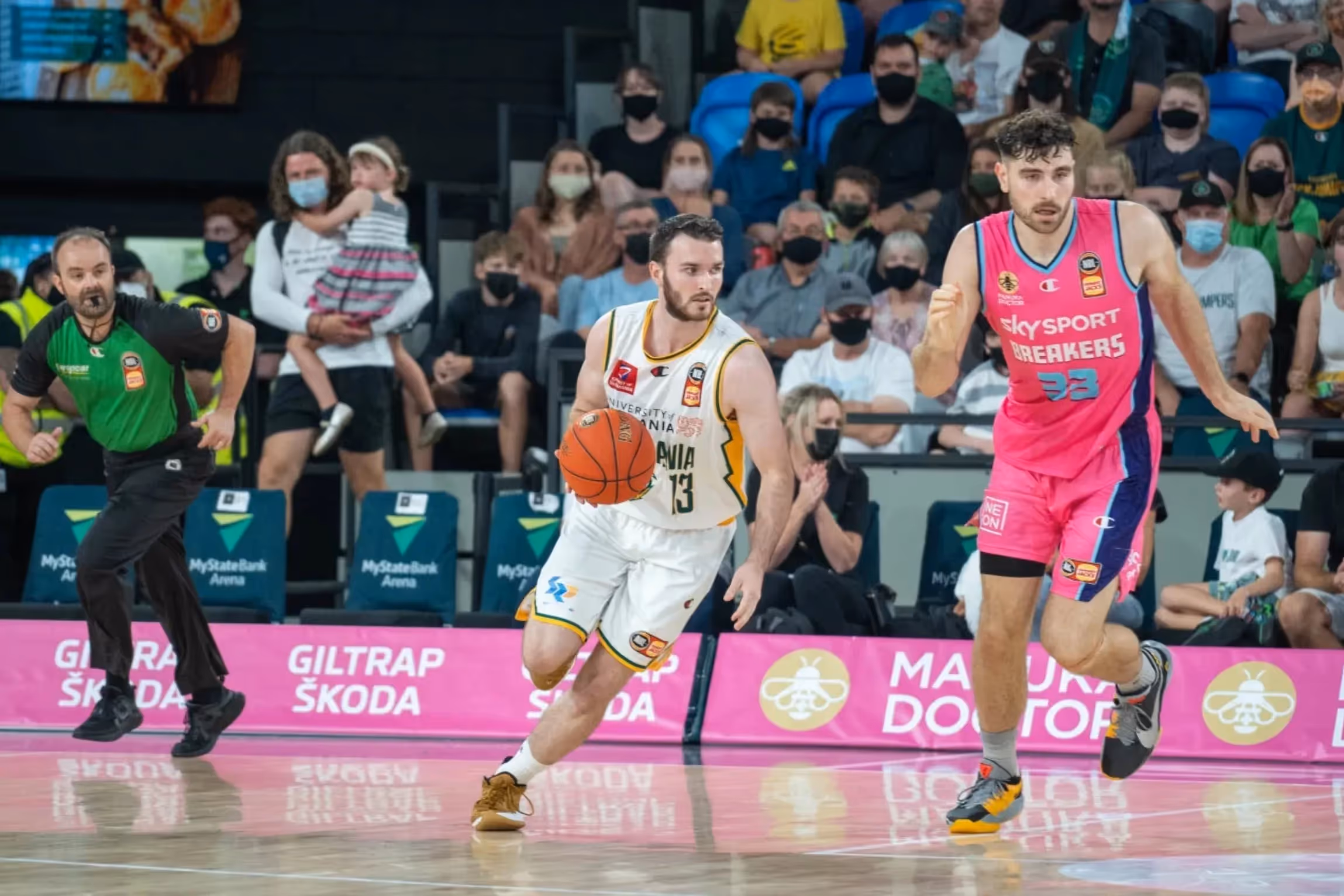 DP Sean Macdonald Re-Signs with Tasmania