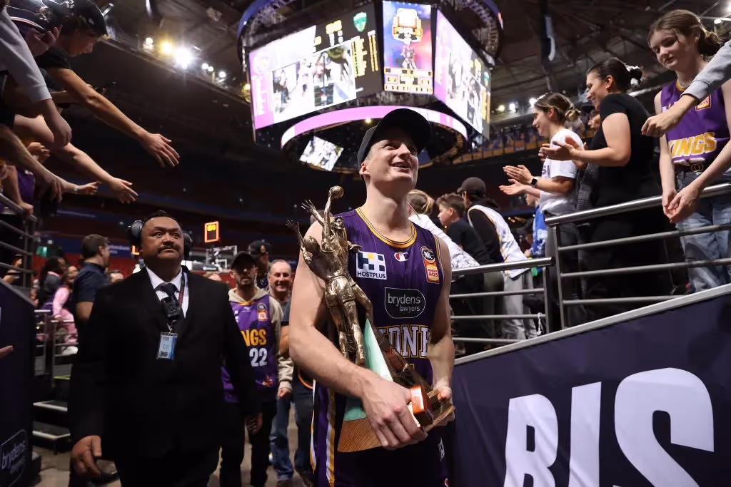 Shaun Bruce Re-Signs in Sydney