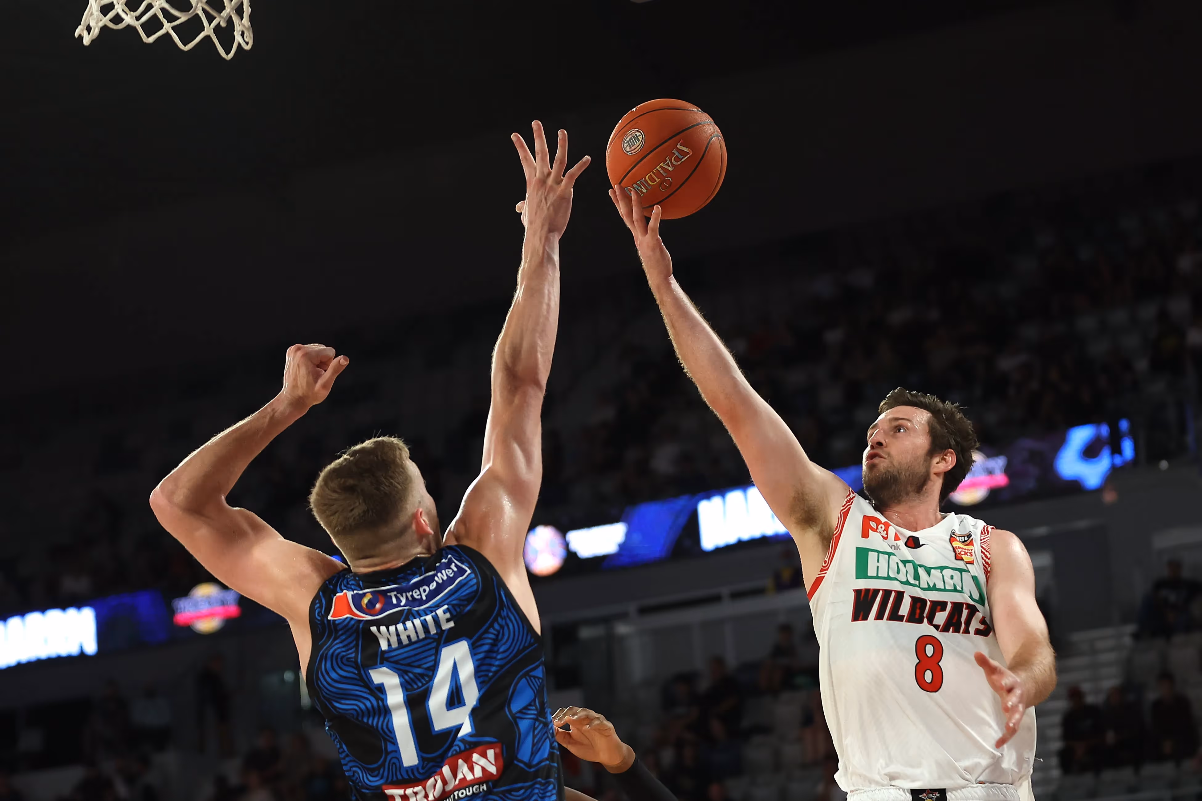 Wildcats Heat Up Top Spot Battle with Win Over United
