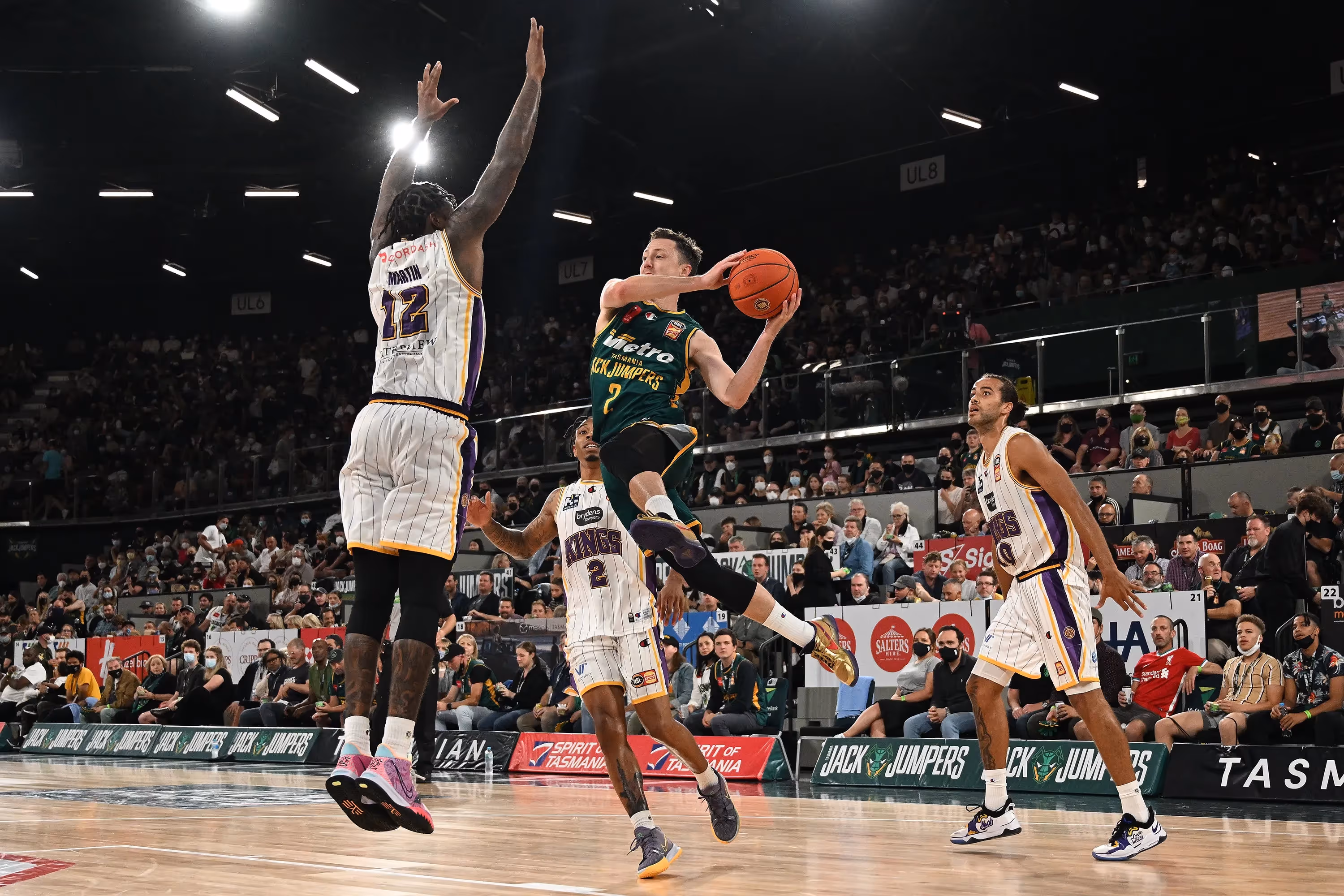 JackJumpers Fire at Both Ends to Beat Kings
