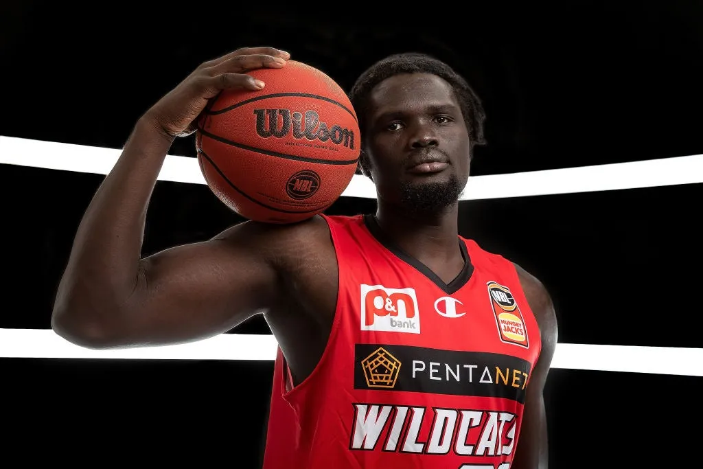 Wildcats Re-Sign Majok Majok