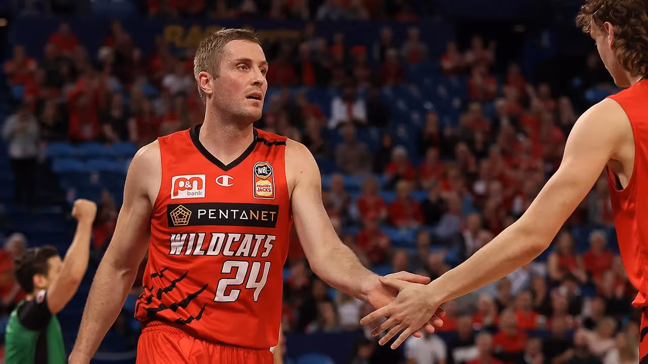 Wildcats Re-Sign Wagstaff for 13th Season