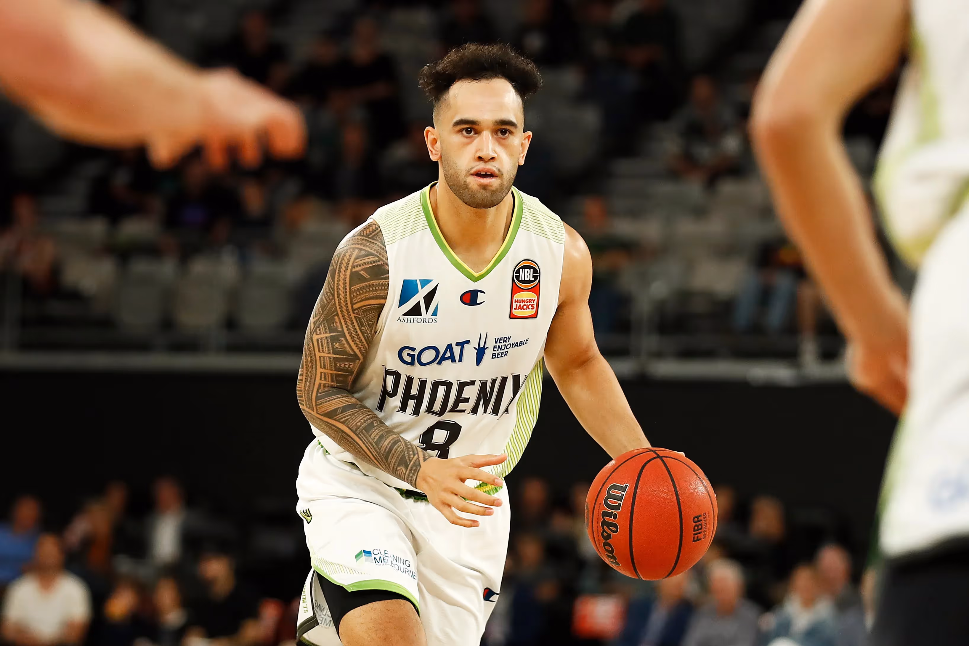 Izayah Le'Afa Re-signs with South East Melbourne