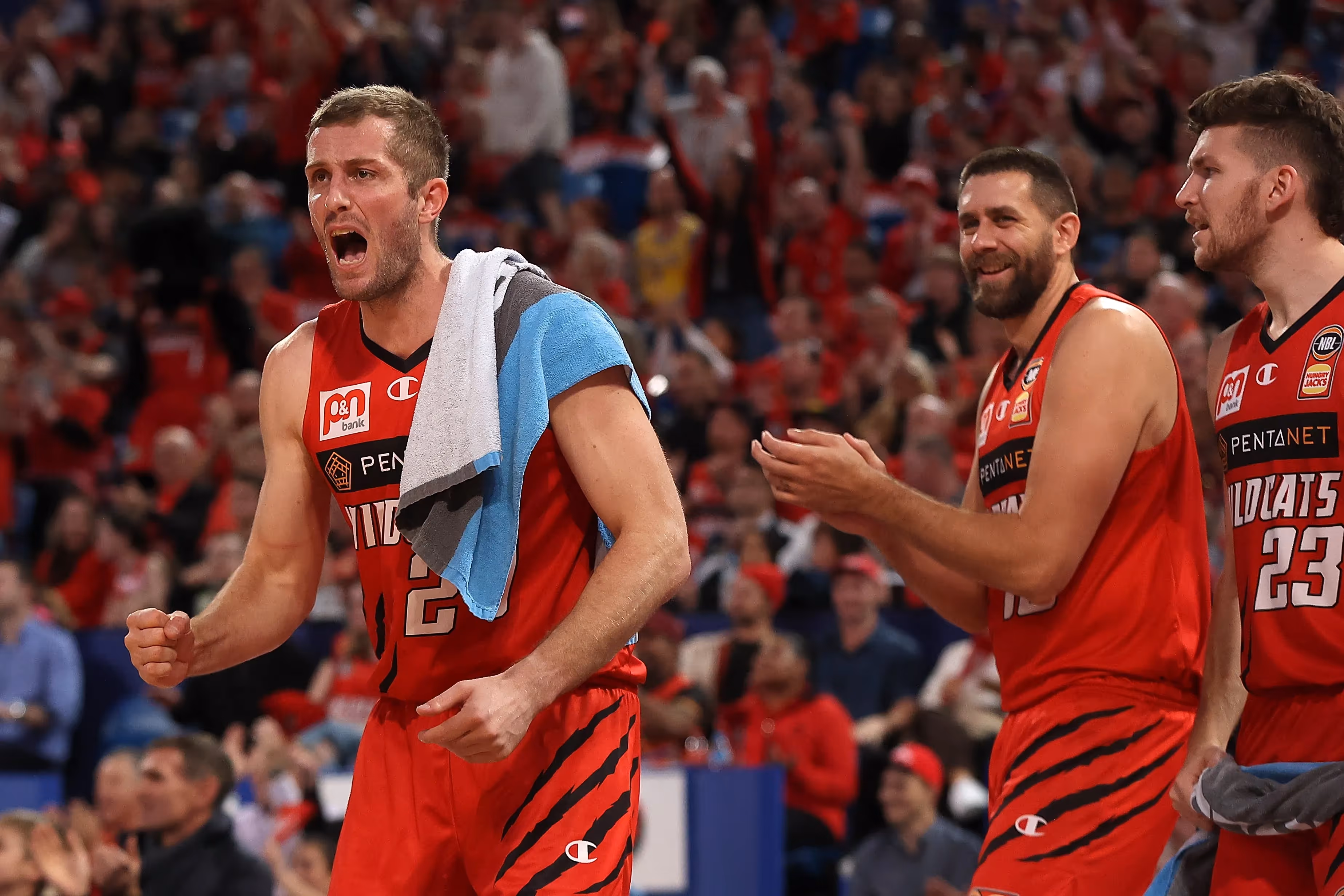 Wildcats prevail over Hawks in Game 3