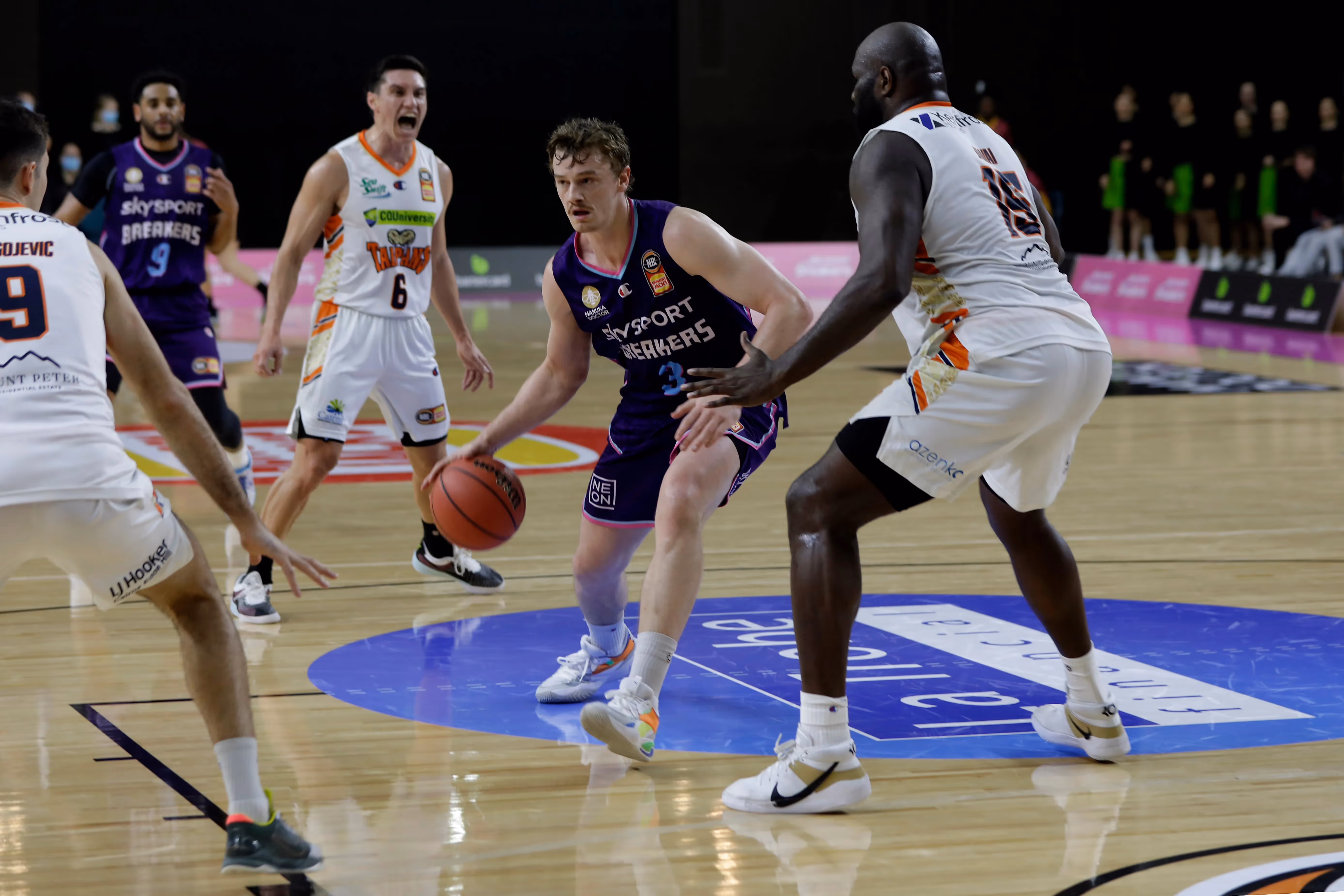 Tai shoots Breakers over Taipans in Rotorua