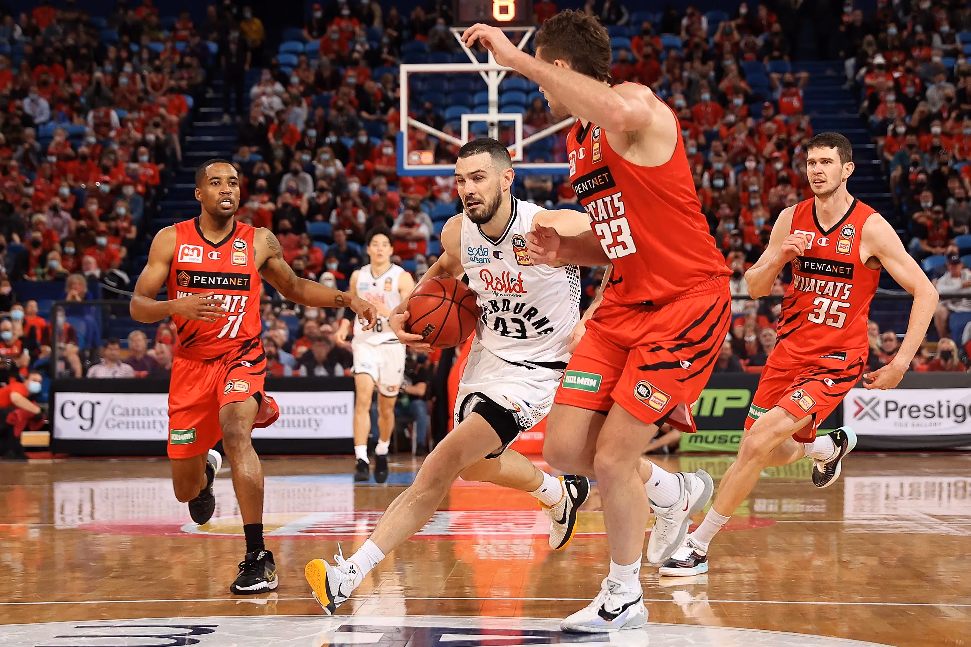 United shoot clear on back of win in Perth