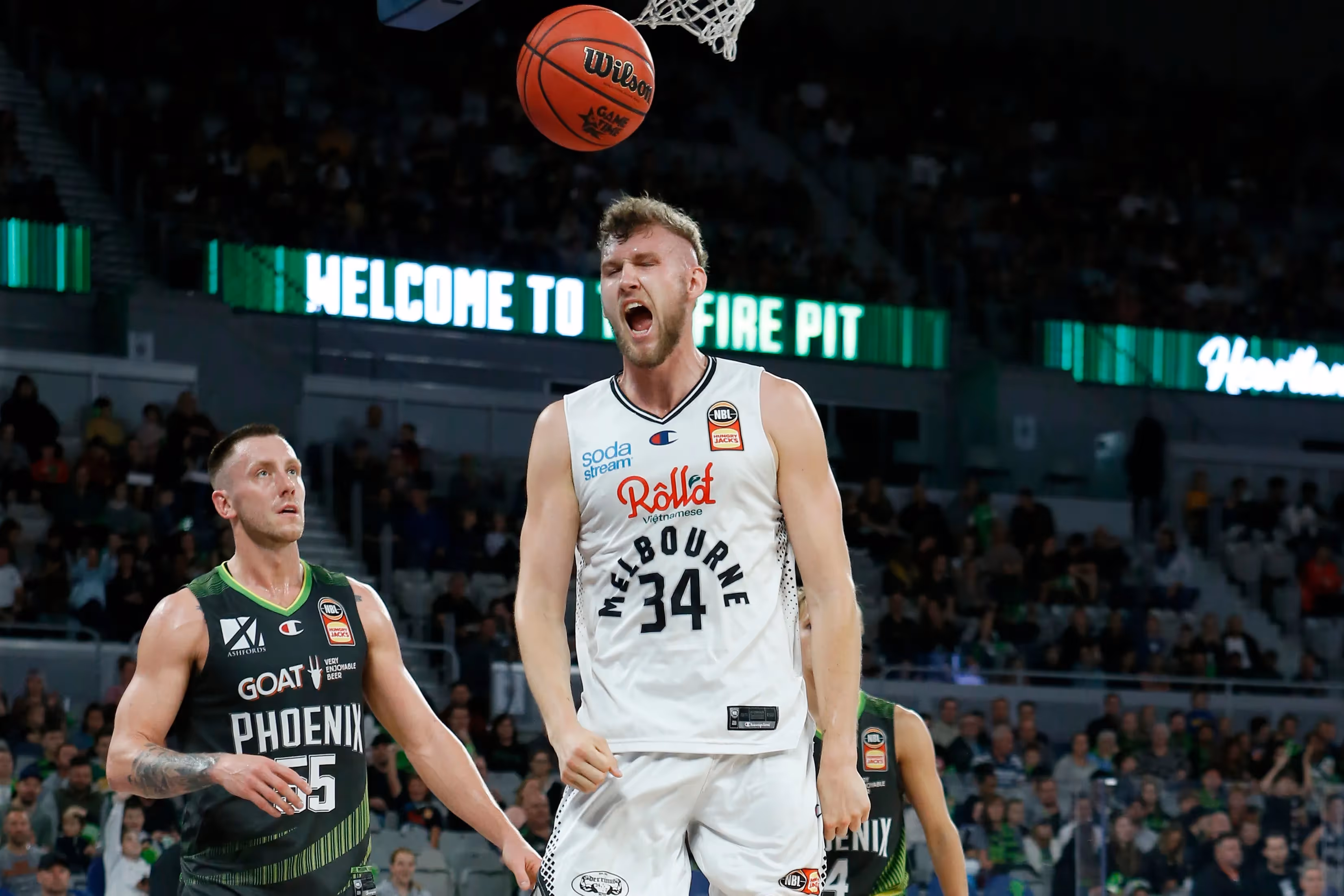 United too much for shorthanded Phoenix