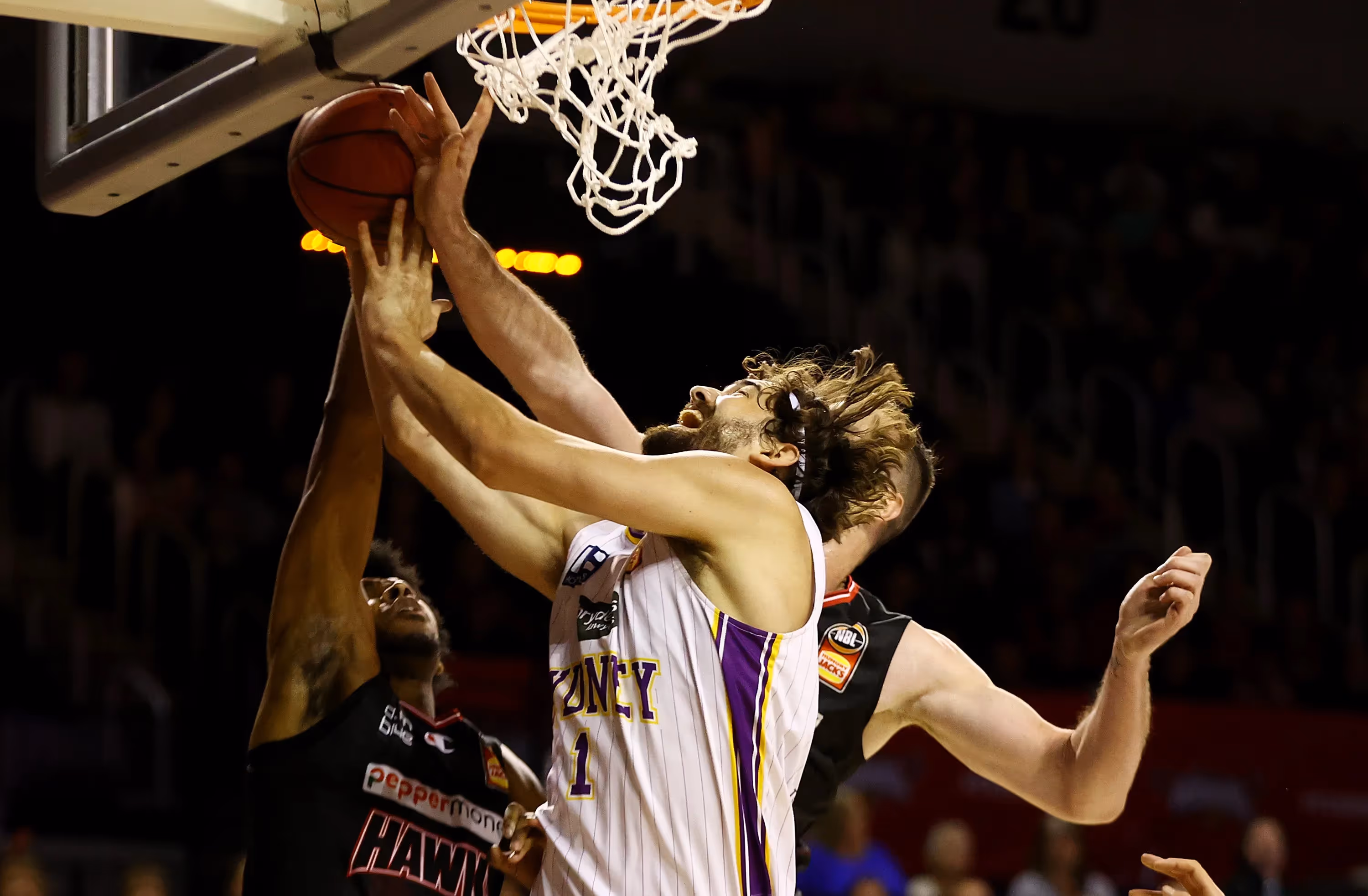 Moller shoots Kings home in OT over Hawks