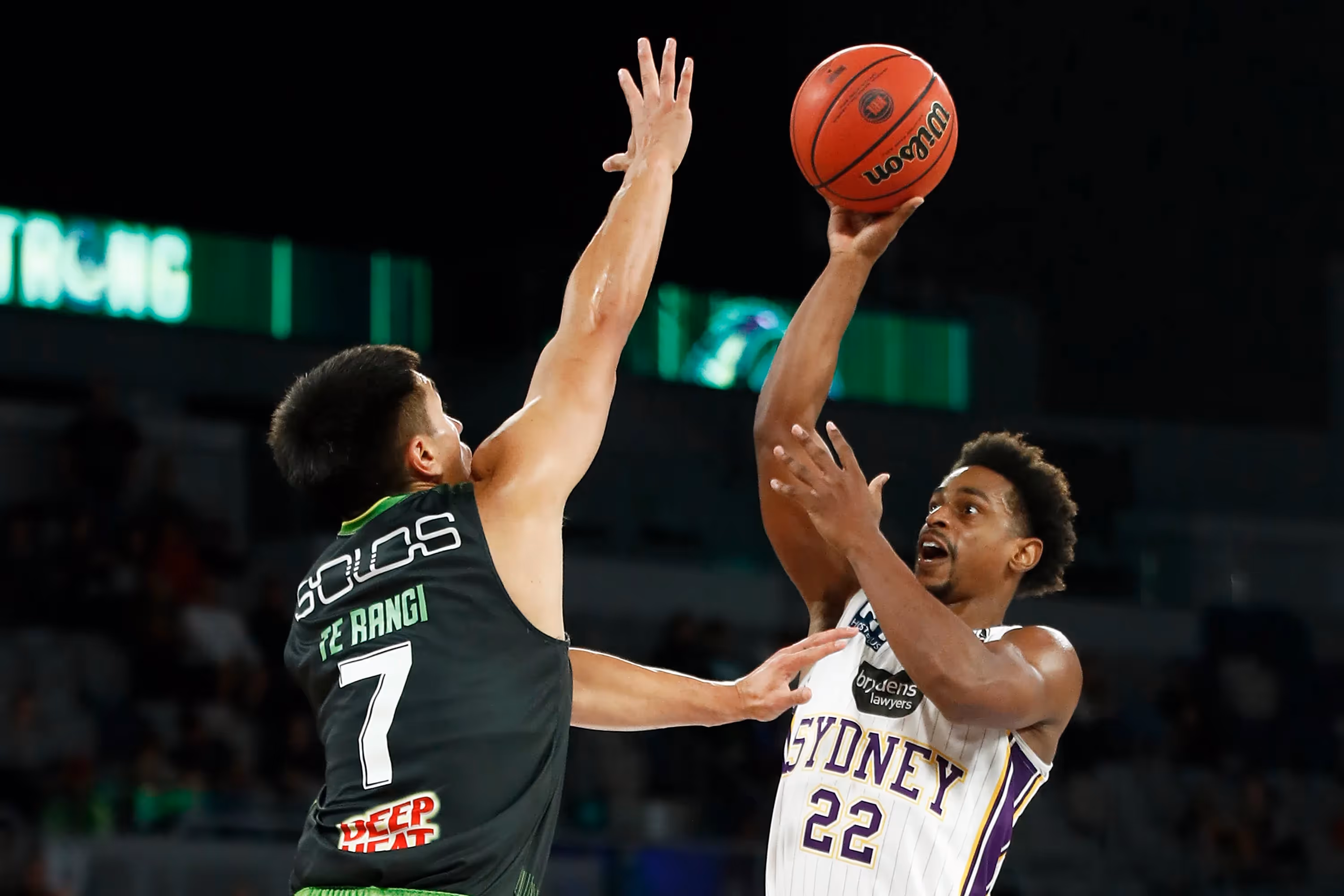 Kings rule in dominant win over Phoenix