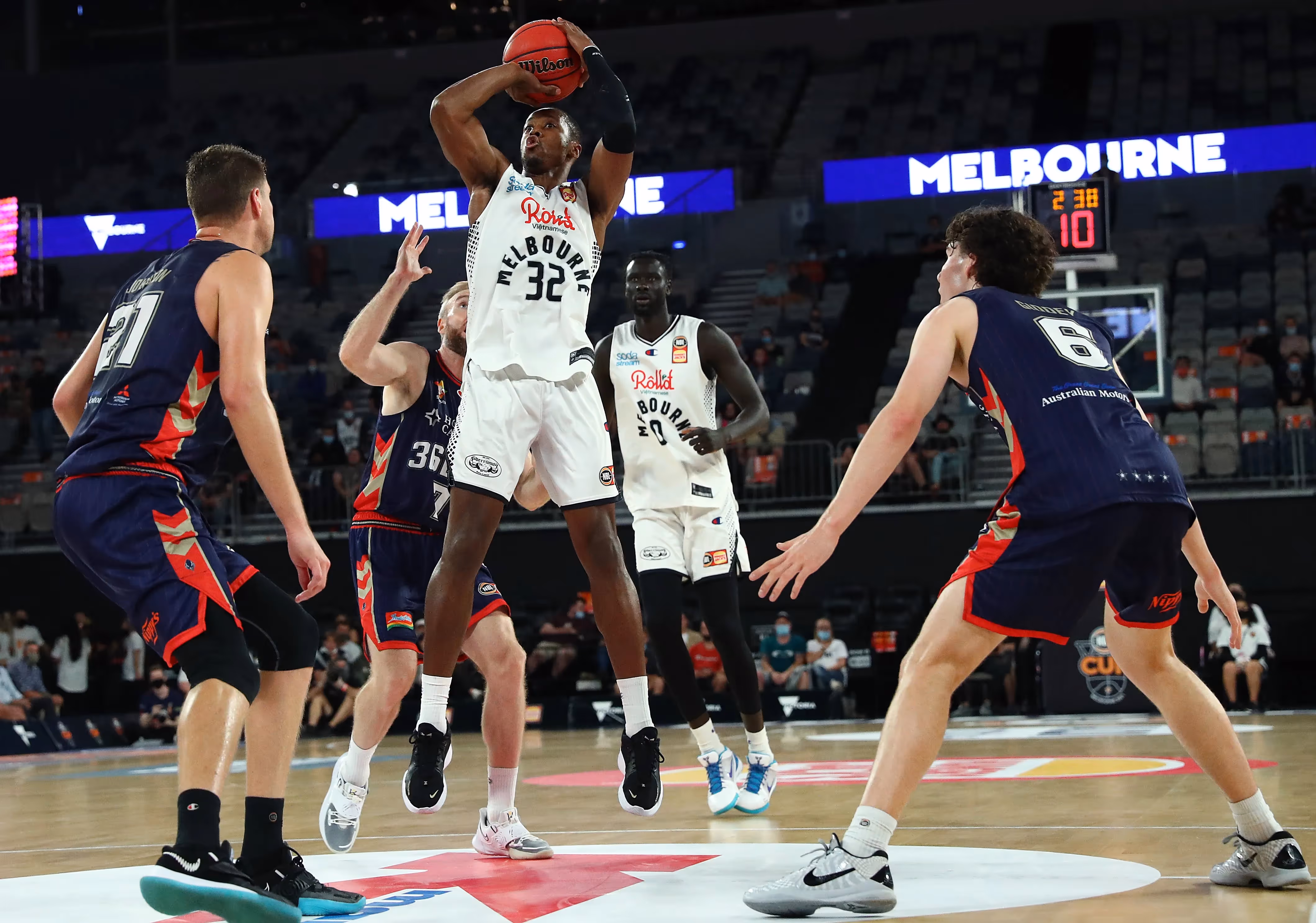 United start on fire before holding off Sixers
